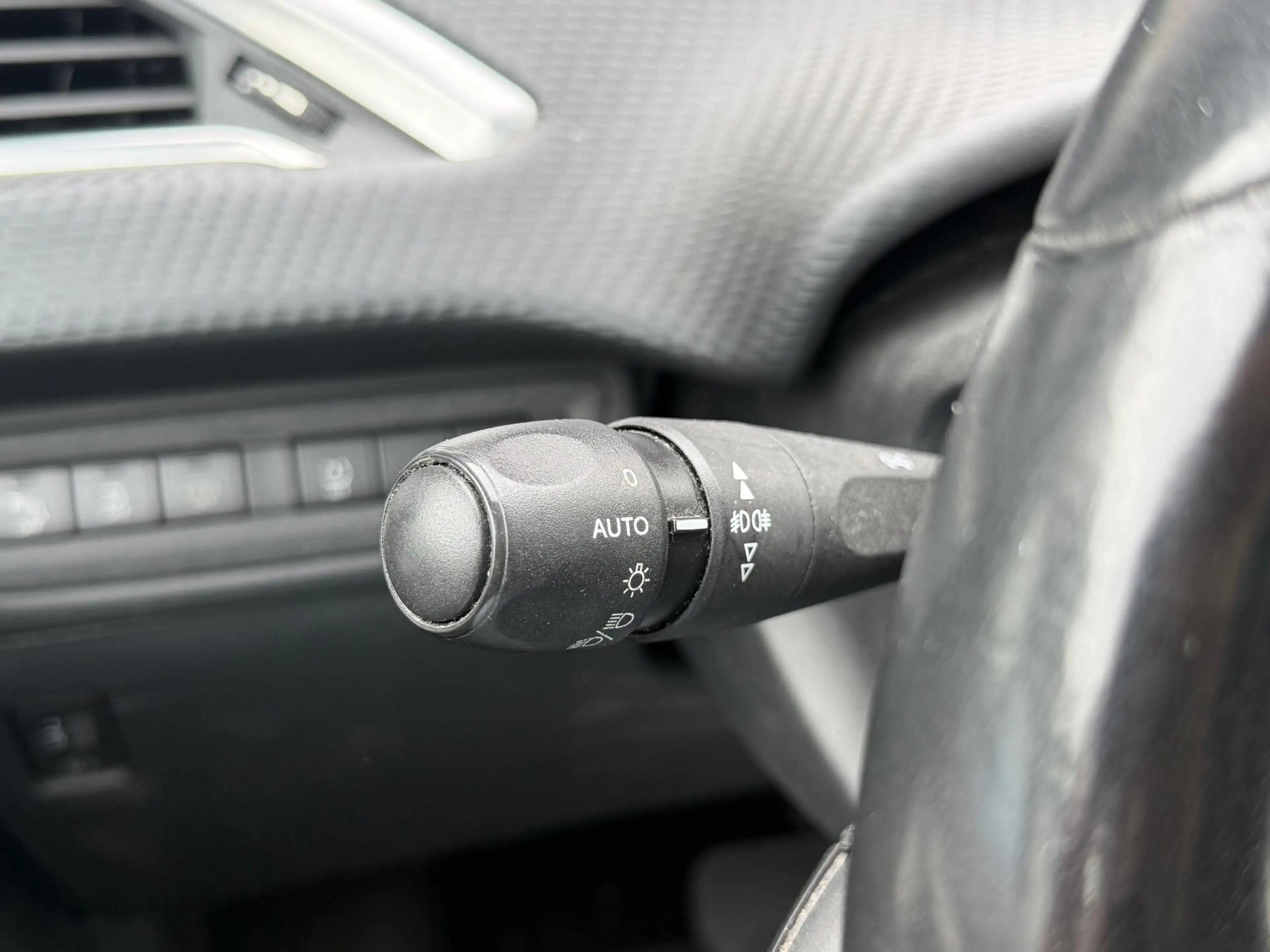 Peugeot 2008 1.2 PureTech Allure — photo 15