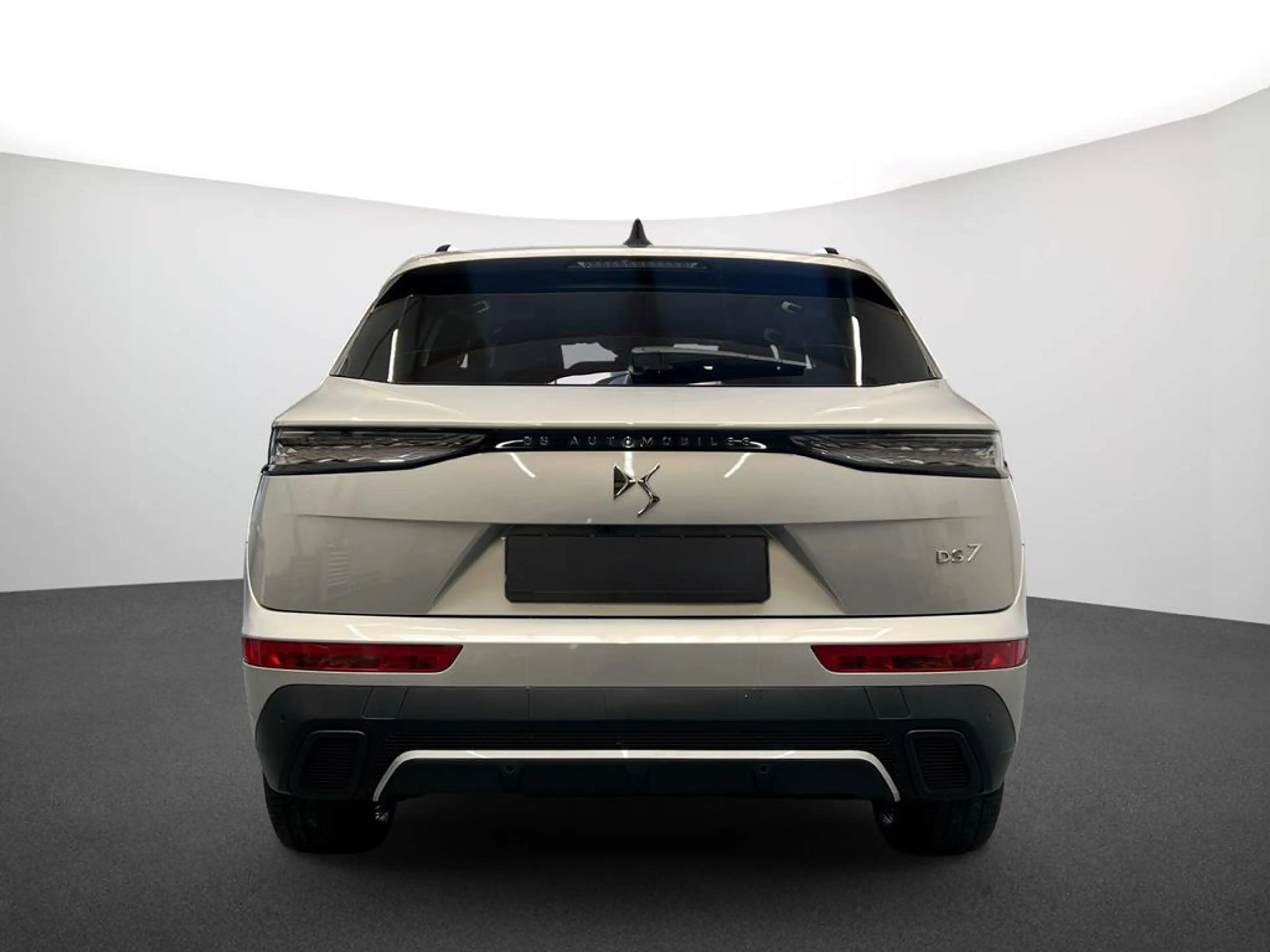 DS Automobiles DS 7 Opera Blu HDI 130 — photo 4