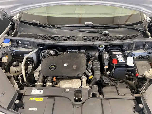 DS Automobiles DS 7 view 7