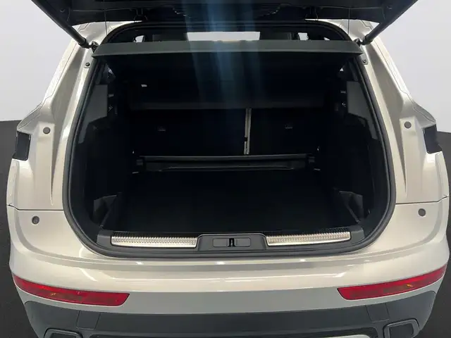 DS Automobiles DS 7 view 8