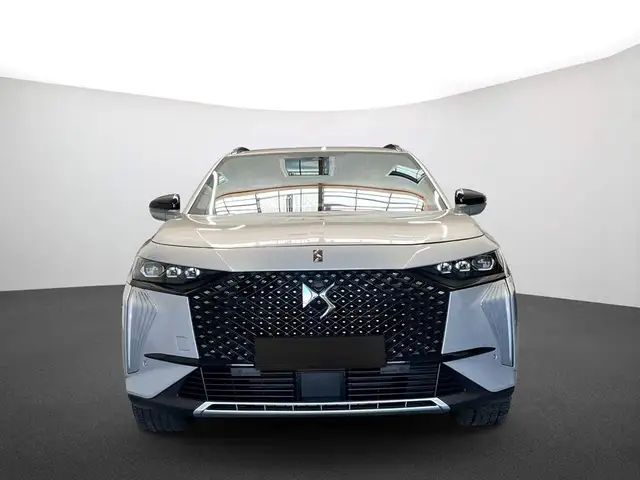 DS Automobiles DS 7 view 3