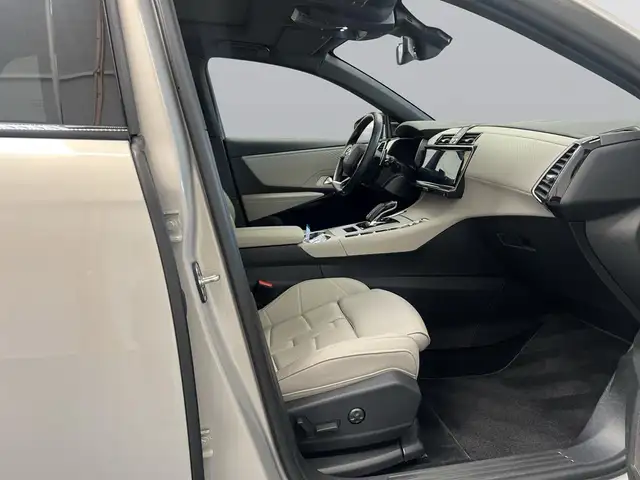 DS Automobiles DS 7 view 12