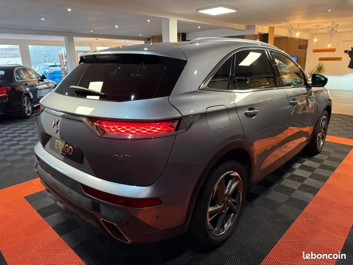 DS Automobiles DS 7 Crossback 2.0 BLUEHDI 180 So Chic SUREQUIPEE Gris - 2
