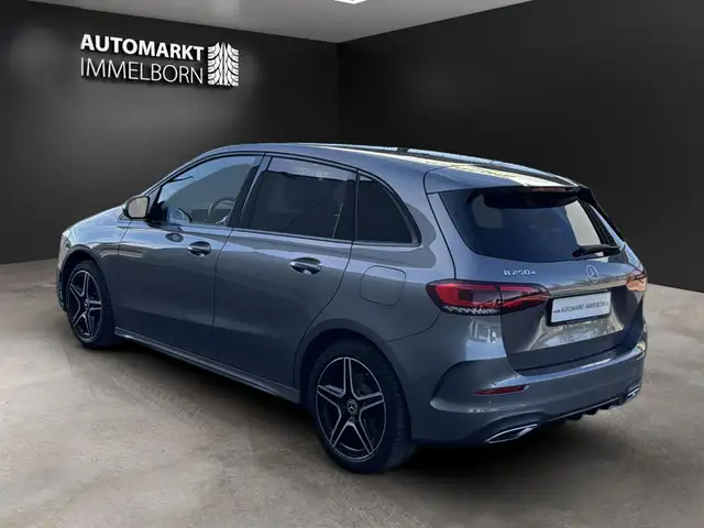 Mercedes-Benz B-Class view 9
