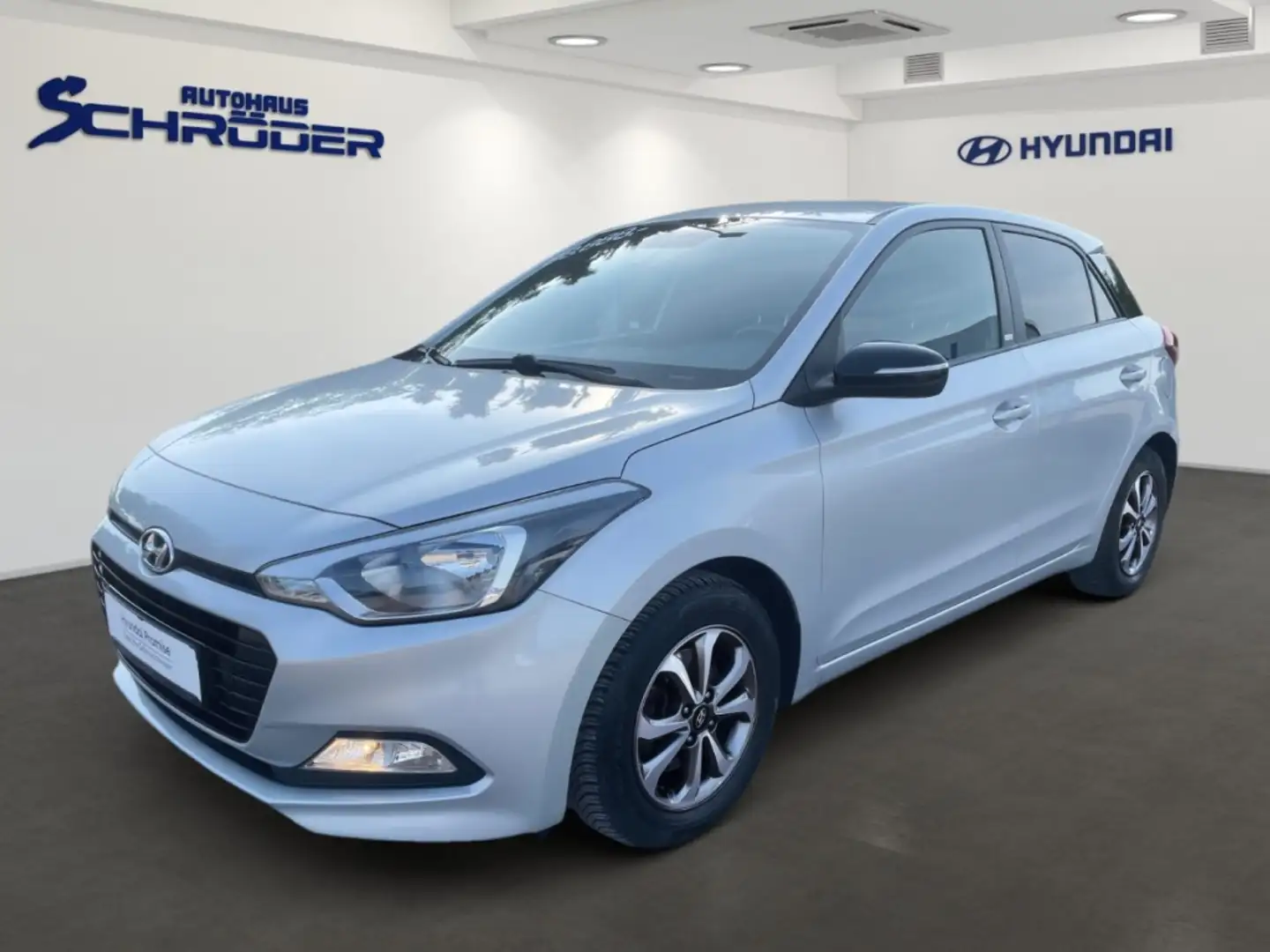 Hyundai i20 1.0T Sonderedition Passion Ganzjahresreifen Zilver - 1