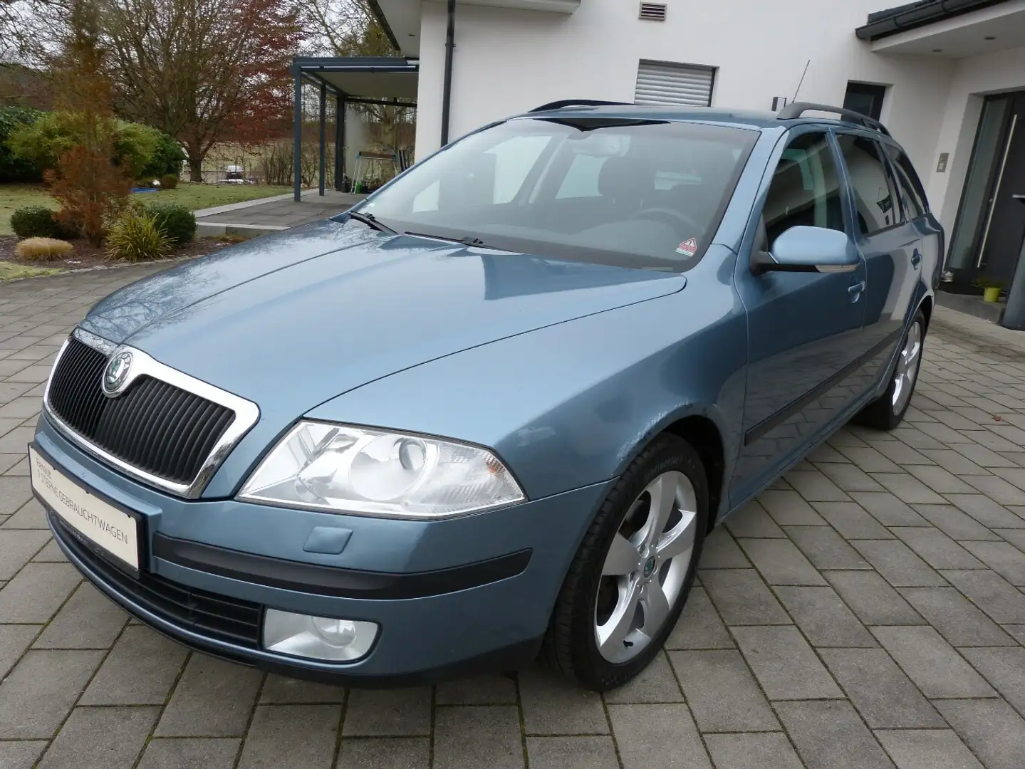 Skoda Octavia Combi Elegance TSI 1.8[AHK/1.HAND/TÜV] Gris - 1