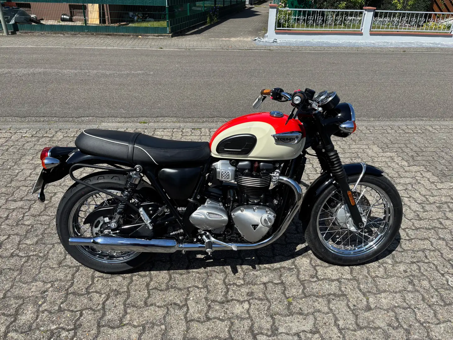 Triumph Bonneville T100 Czerwony - 2