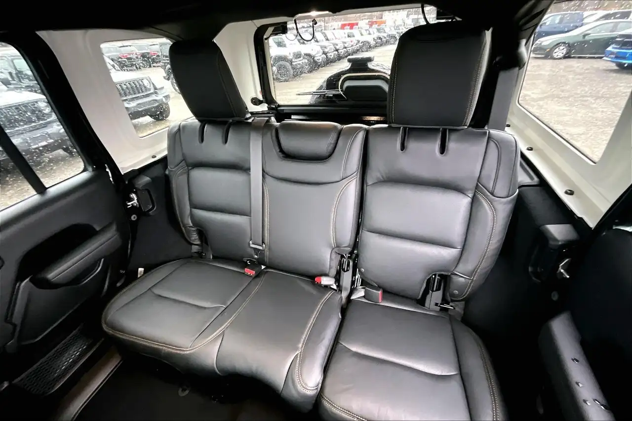 Jeep Wrangler снимка Jeep Wrangler