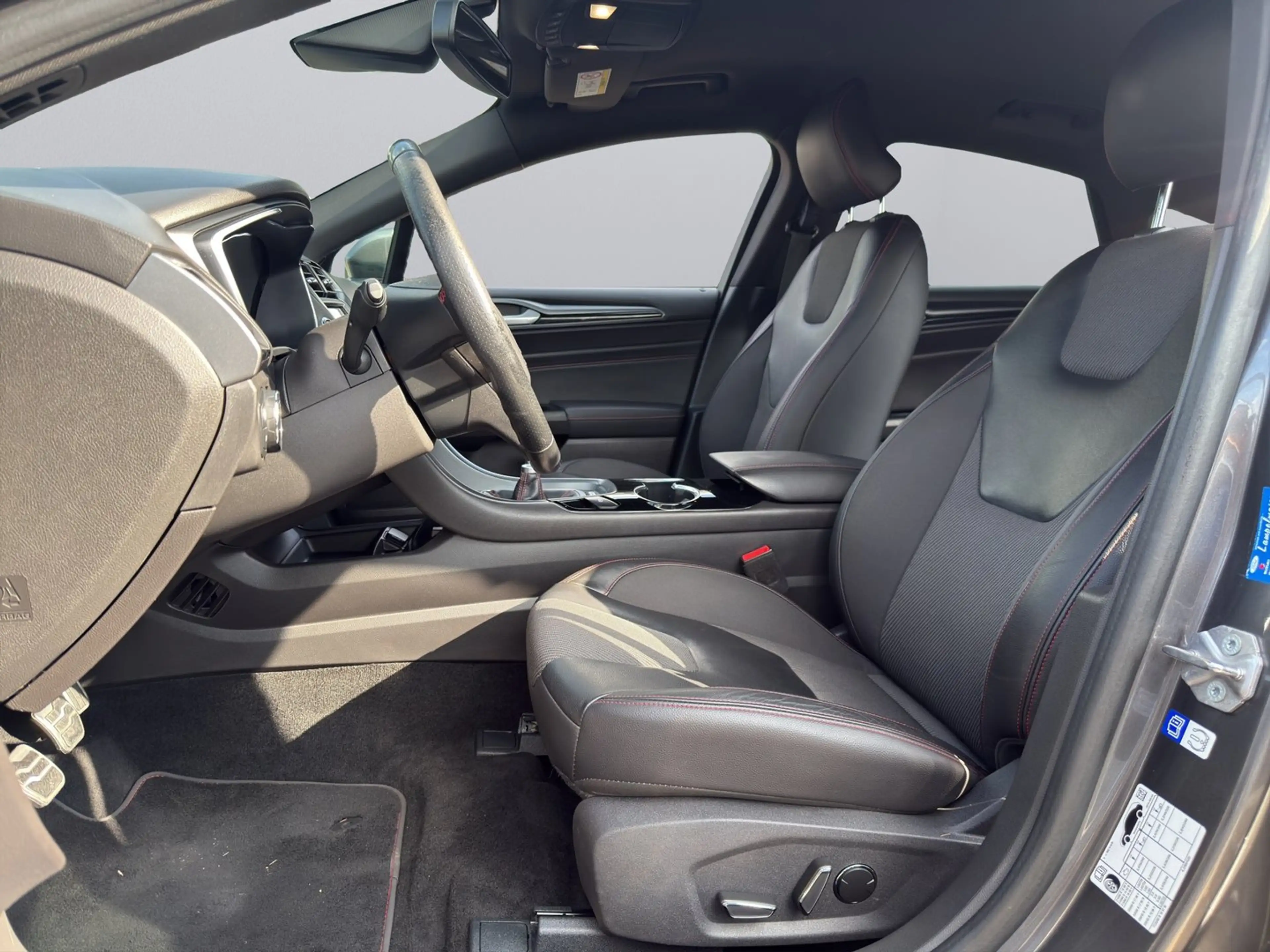 Ford Mondeo Lim. ST-Line — photo 8