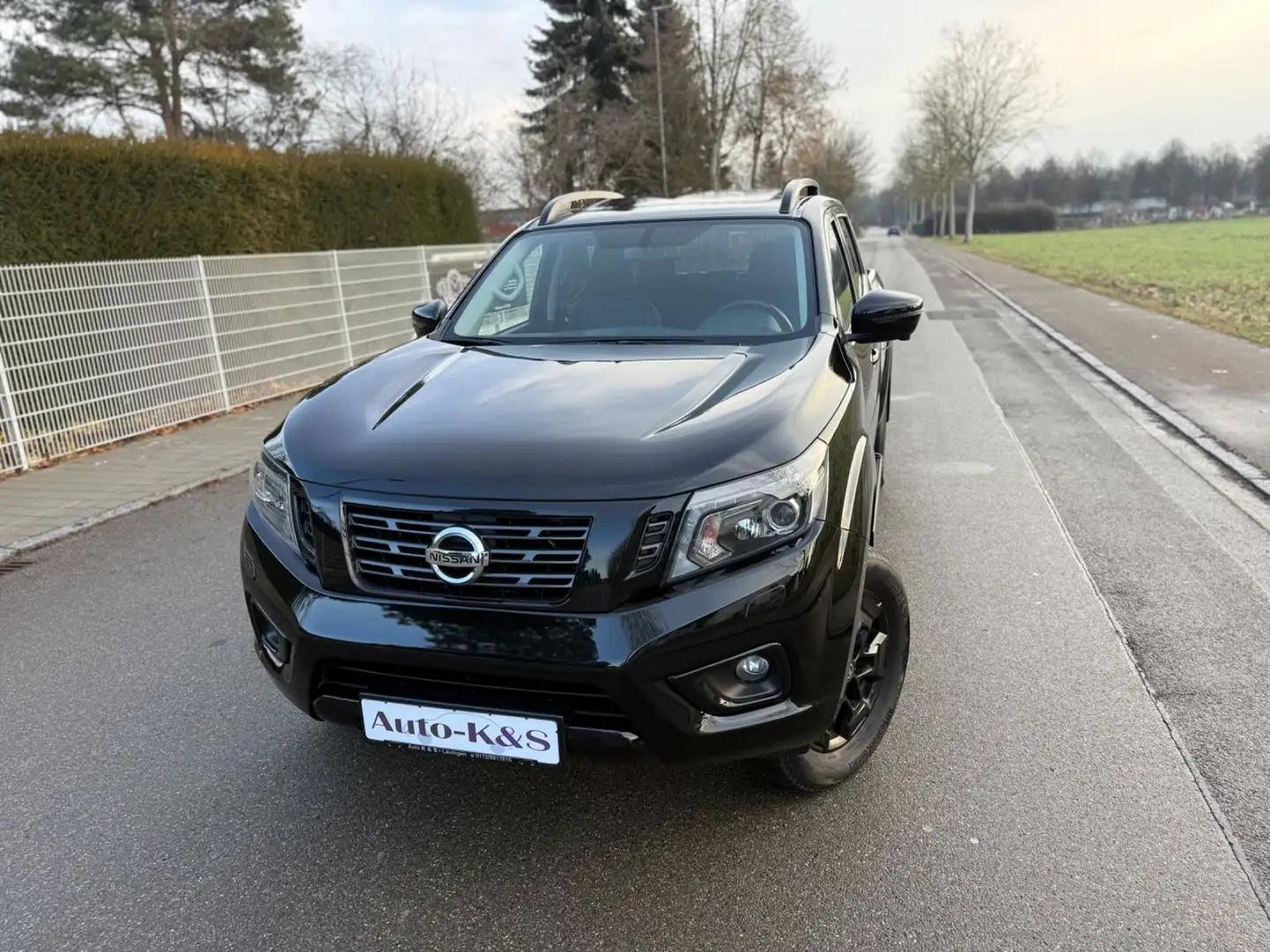 Nissan Navara NP300 N-Guard Double Cab 4x4 Navi,AHK,CD Noir - 1