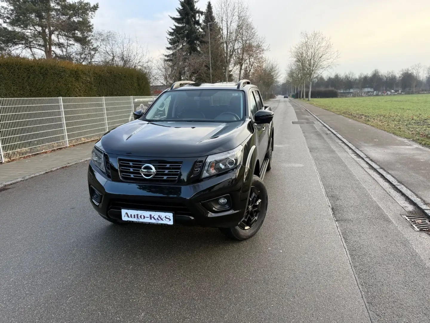 Nissan Navara NP300 N-Guard Double Cab 4x4 Navi,AHK,CD Noir - 2