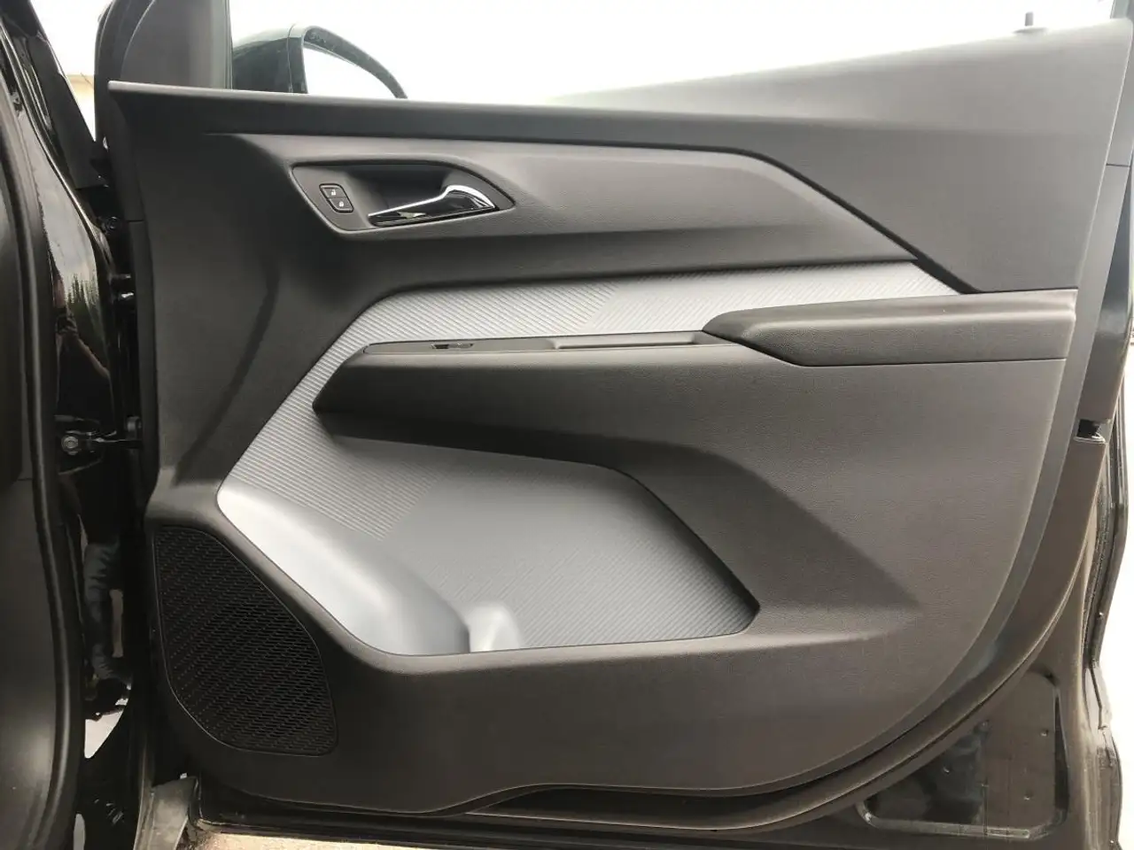 Chevrolet Bolt photo Chevrolet Bolt