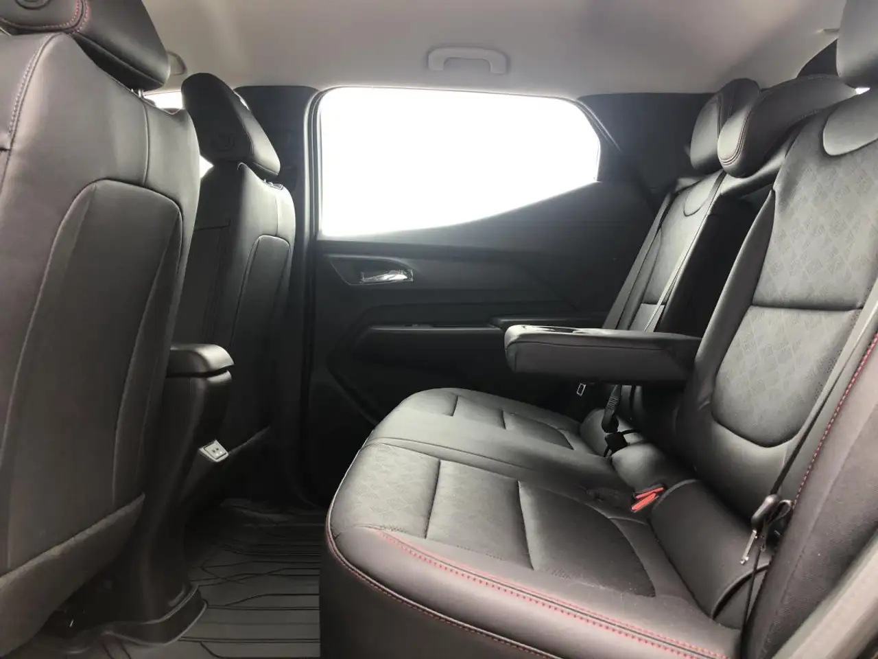 Chevrolet Bolt photo Chevrolet Bolt