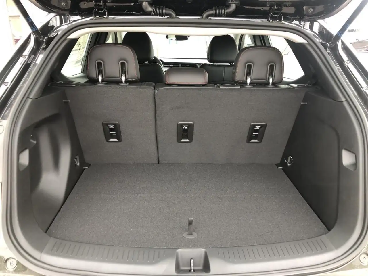 Chevrolet Bolt photo Chevrolet Bolt