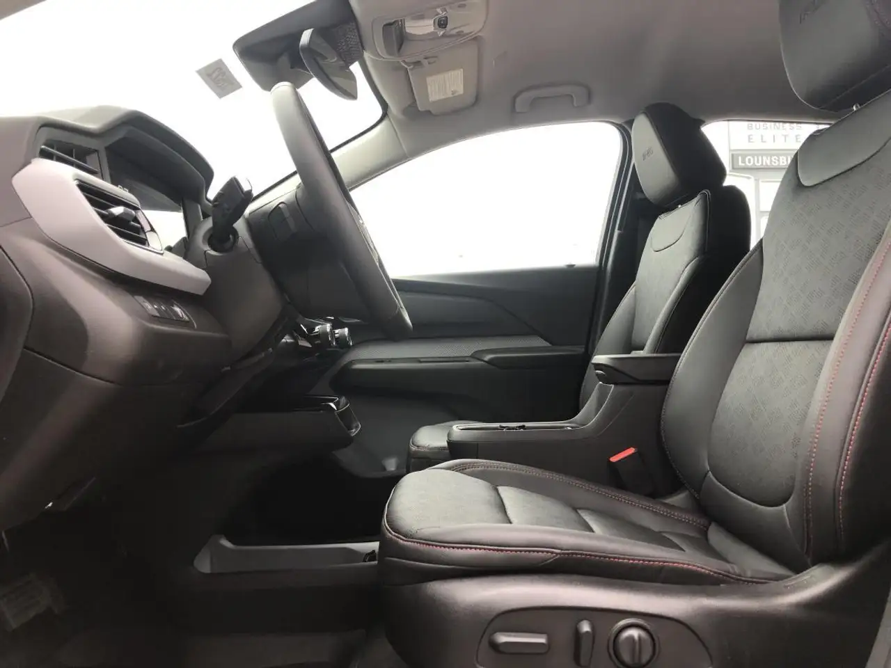 Chevrolet Bolt photo Chevrolet Bolt