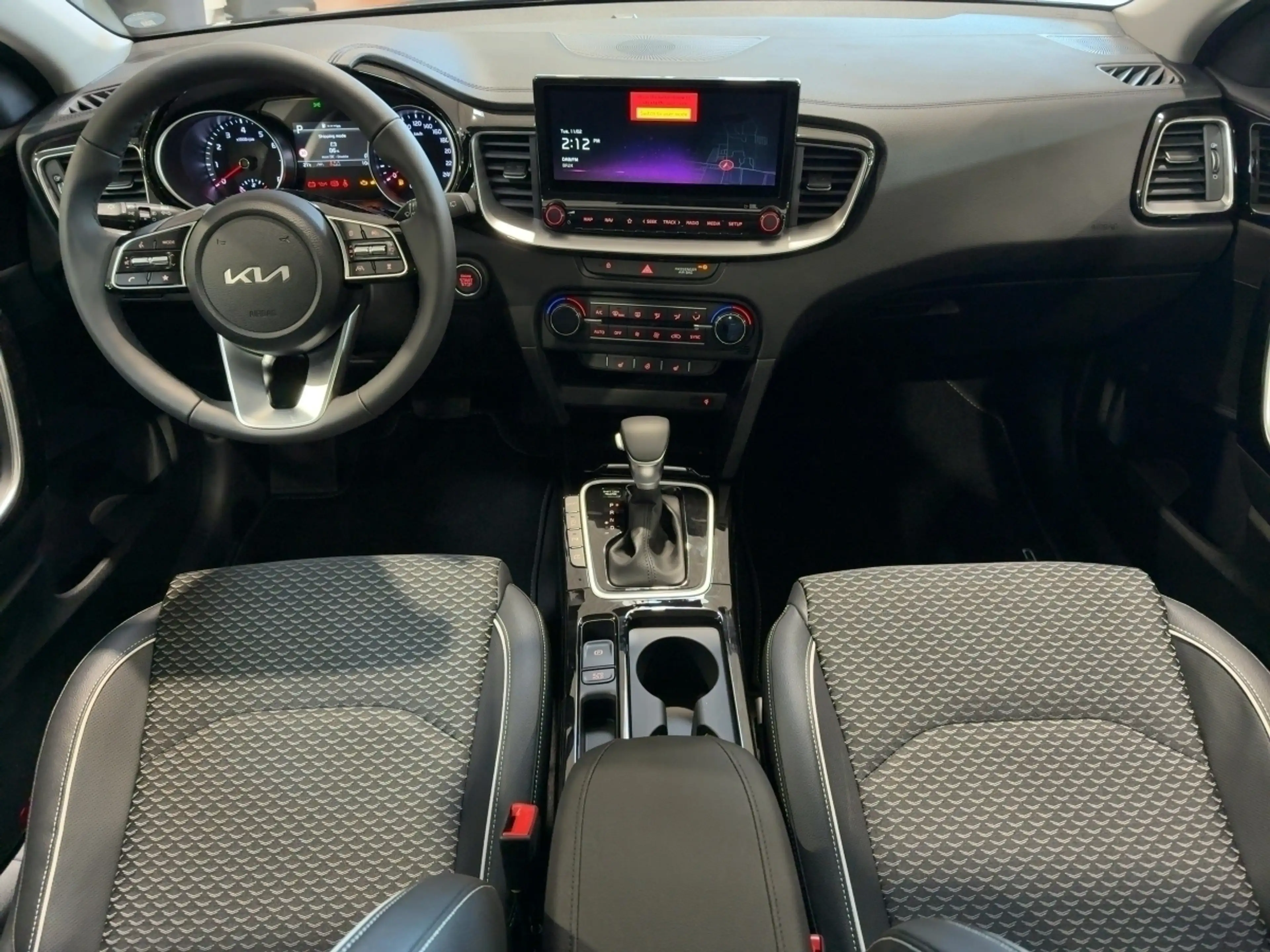 Kia Ceed / cee'd 1.5T Spirit Glasdach+LED+Navi+Kamera — photo 12