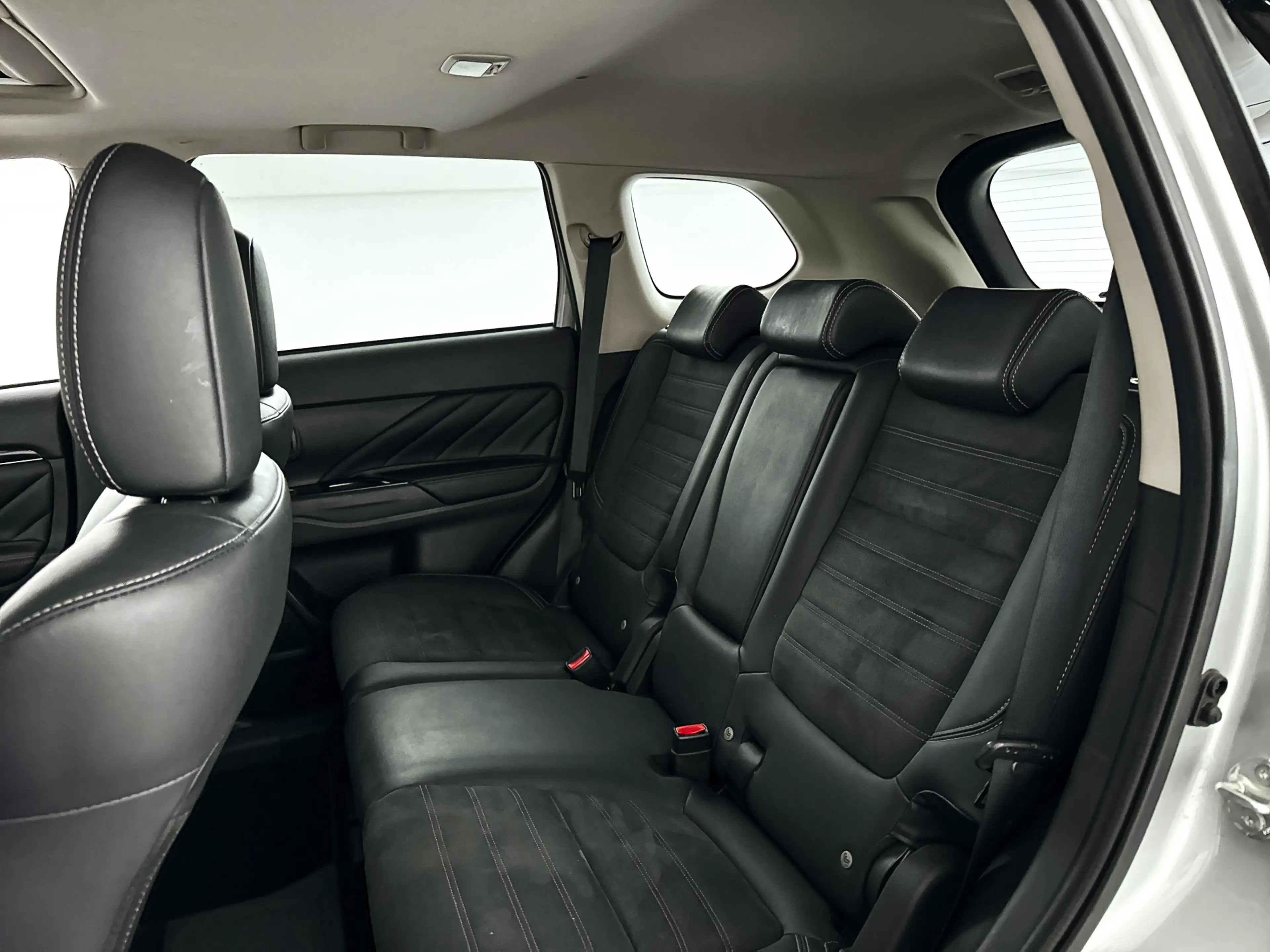 Mitsubishi Outlander 2.4 PHEV Intense+ | Panoramadak | Parkeercamera | — photo 11