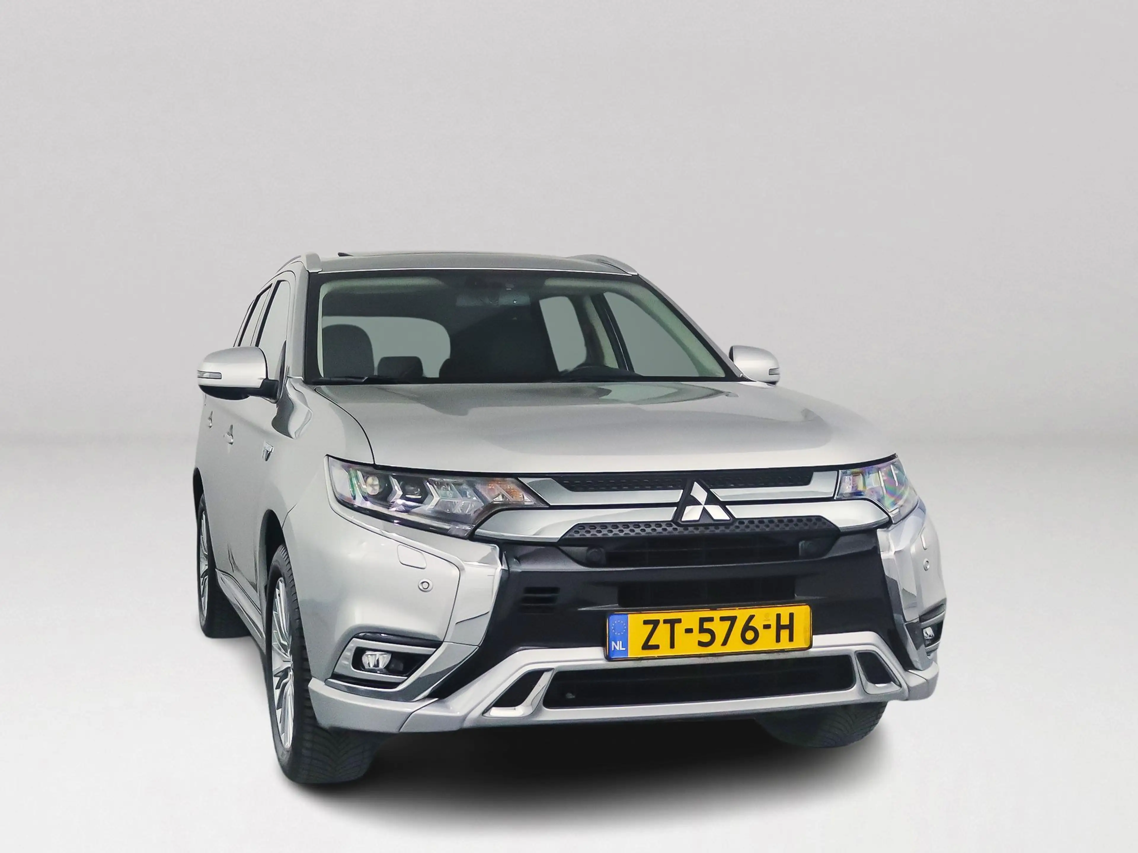 Mitsubishi Outlander 2.4 PHEV Intense+ | Panoramadak | Parkeercamera | — photo 9