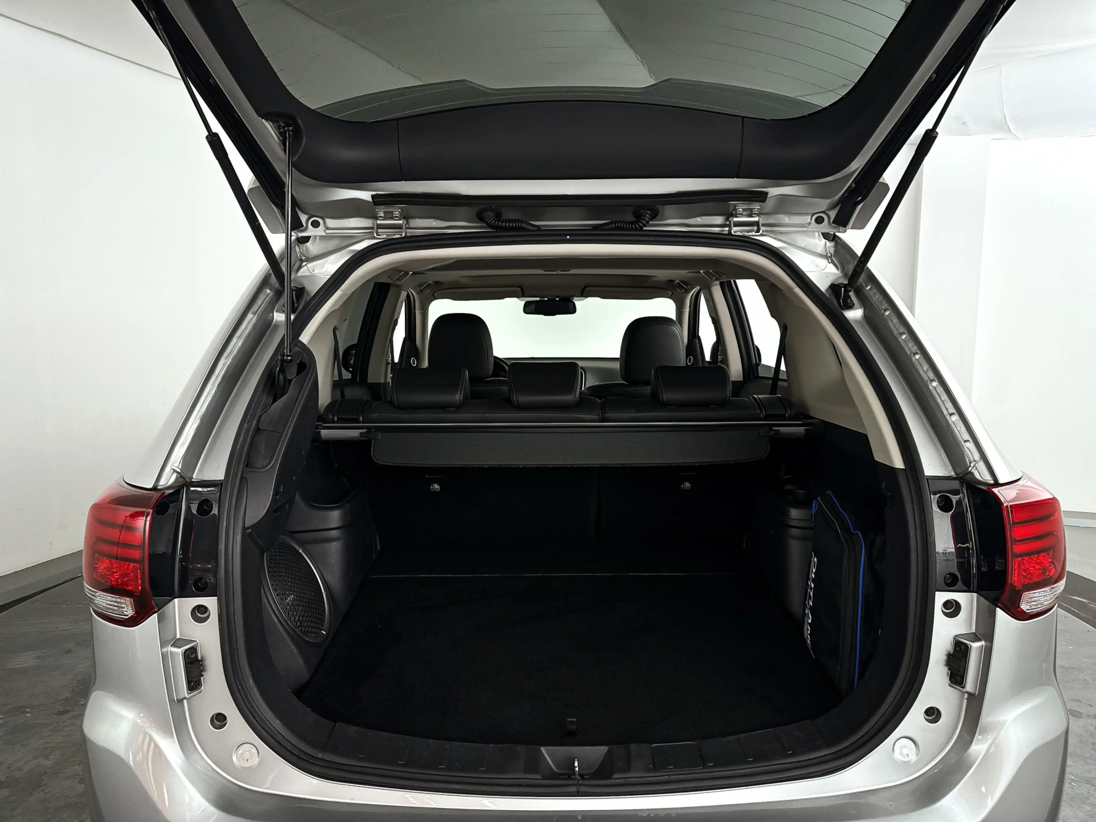 Mitsubishi Outlander 2.4 PHEV Intense+ | Panoramadak | Parkeercamera | — photo 12