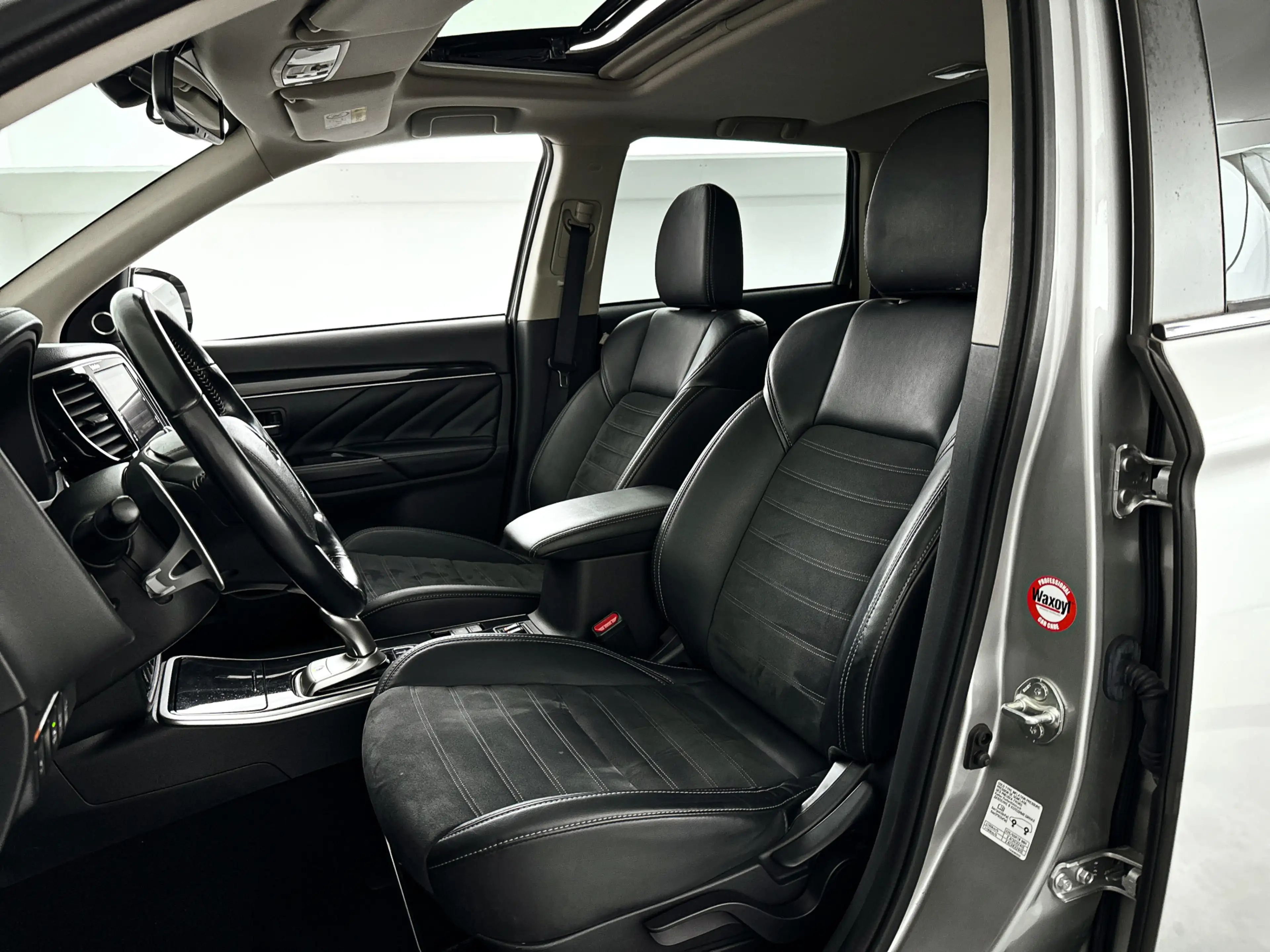 Mitsubishi Outlander 2.4 PHEV Intense+ | Panoramadak | Parkeercamera | — photo 6