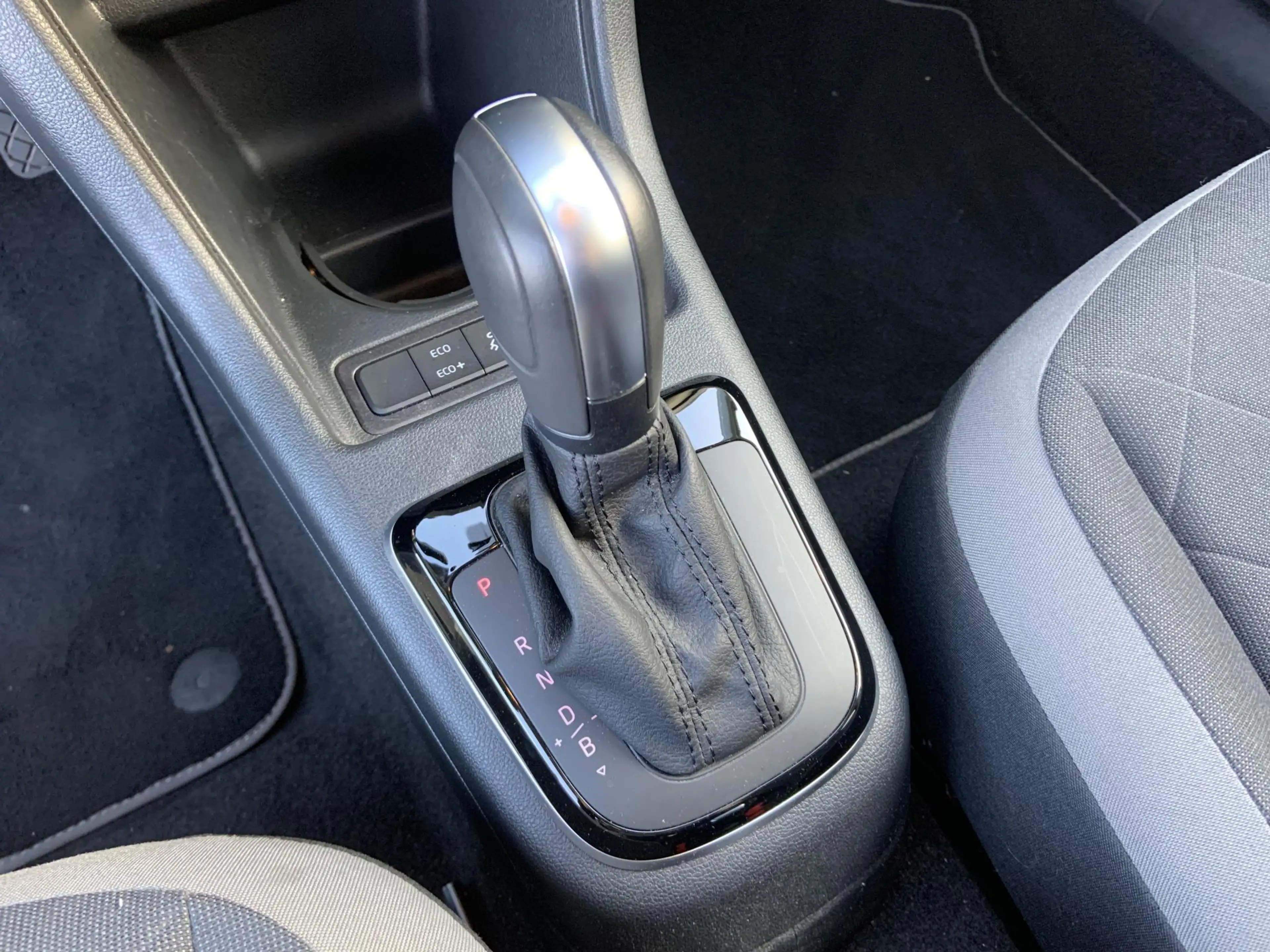 Volkswagen e-up! e-up! Style Plus (Camera,Clima,LM,Cruise) — photo 4