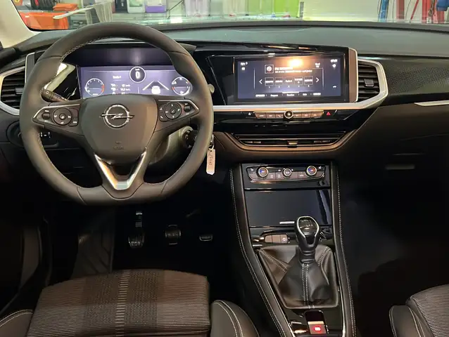 Opel Grandland X view 3