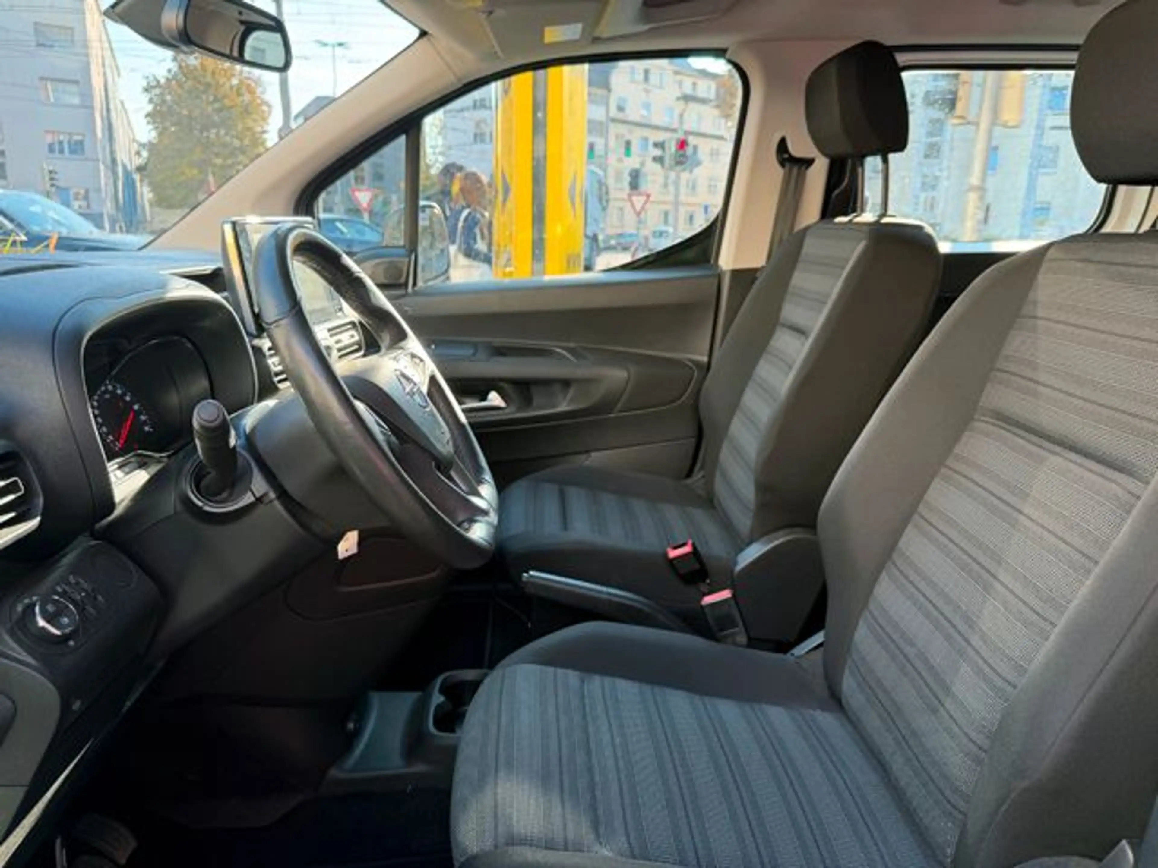 Opel Combo Life 1.5D Edition SHZ/RFK/PDC/Tempo — photo 4