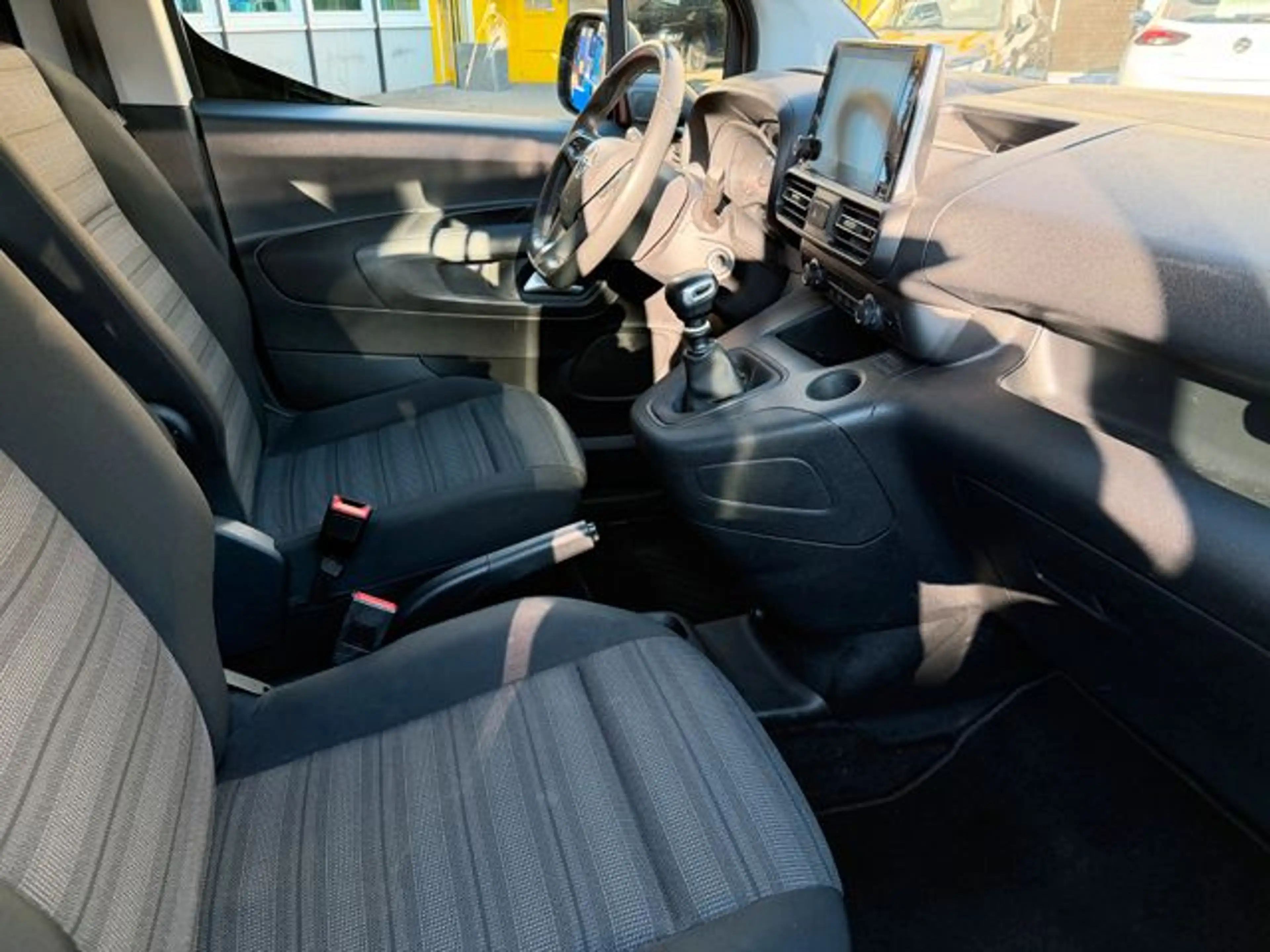 Opel Combo Life 1.5D Edition SHZ/RFK/PDC/Tempo — photo 11