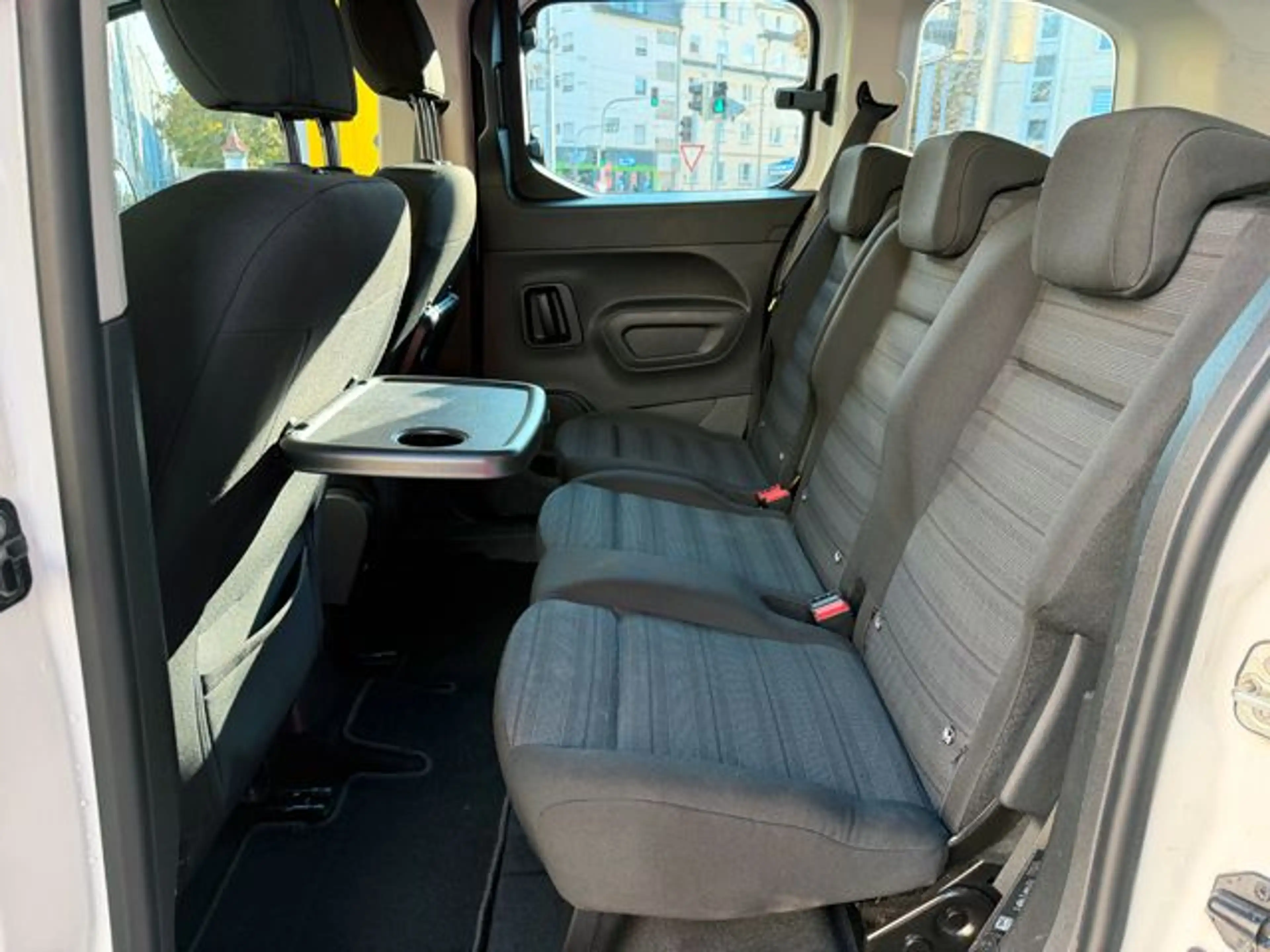 Opel Combo Life 1.5D Edition SHZ/RFK/PDC/Tempo — photo 8