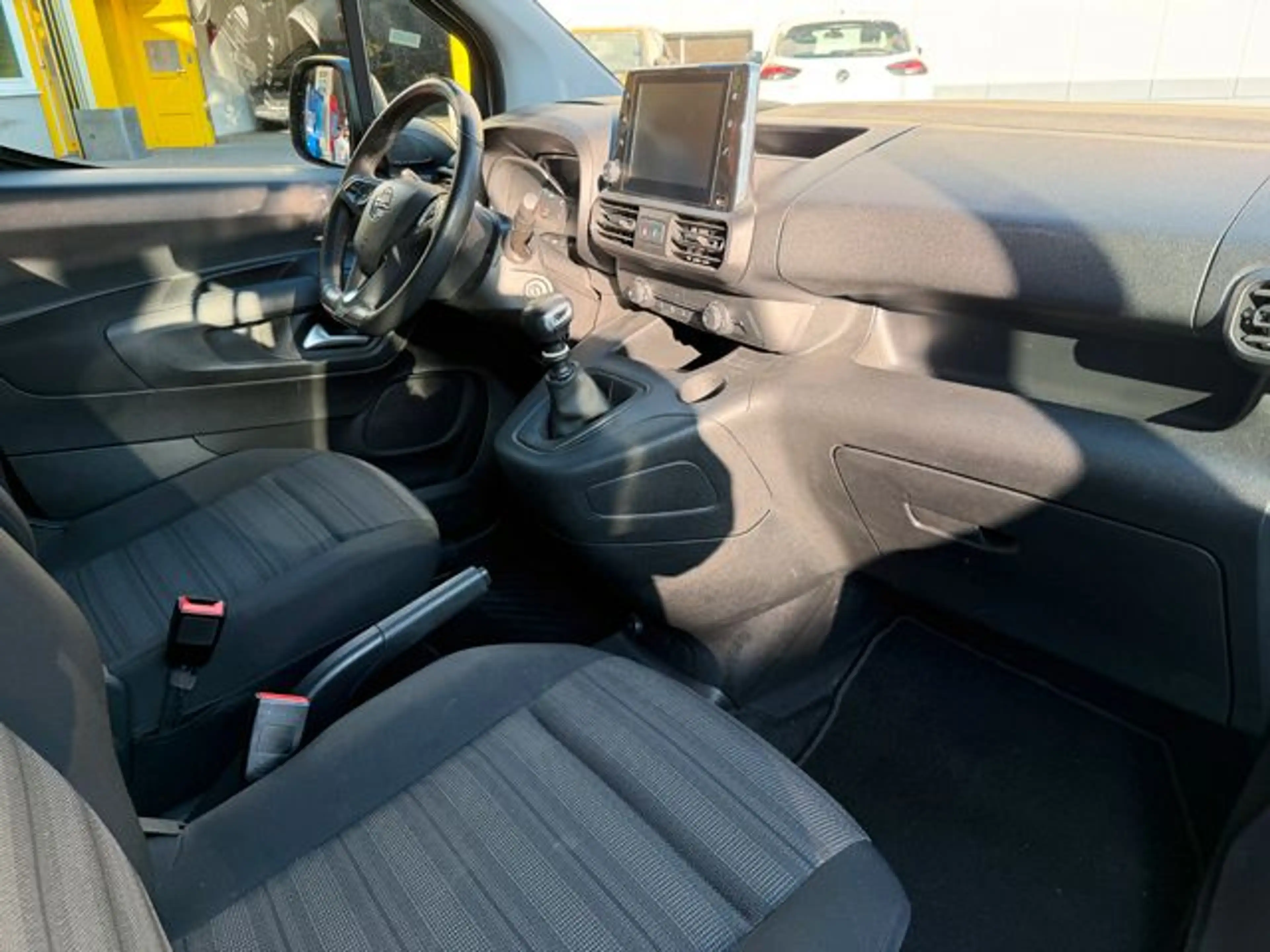 Opel Combo Life 1.5D Edition SHZ/RFK/PDC/Tempo — photo 10
