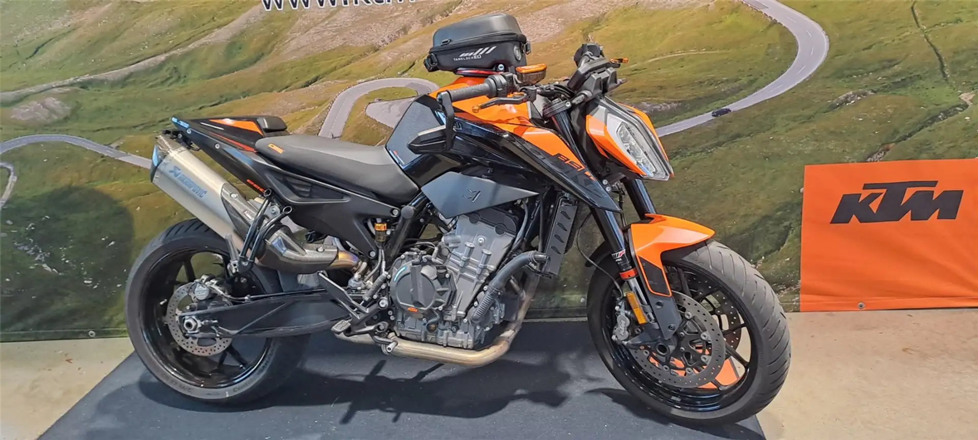 KTM 890 Duke - 1
