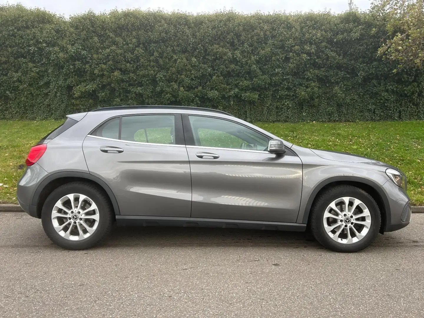 Mercedes-Benz GLA 180 d Business Solution - Automaat - Navi - Camera - S Szary - 2