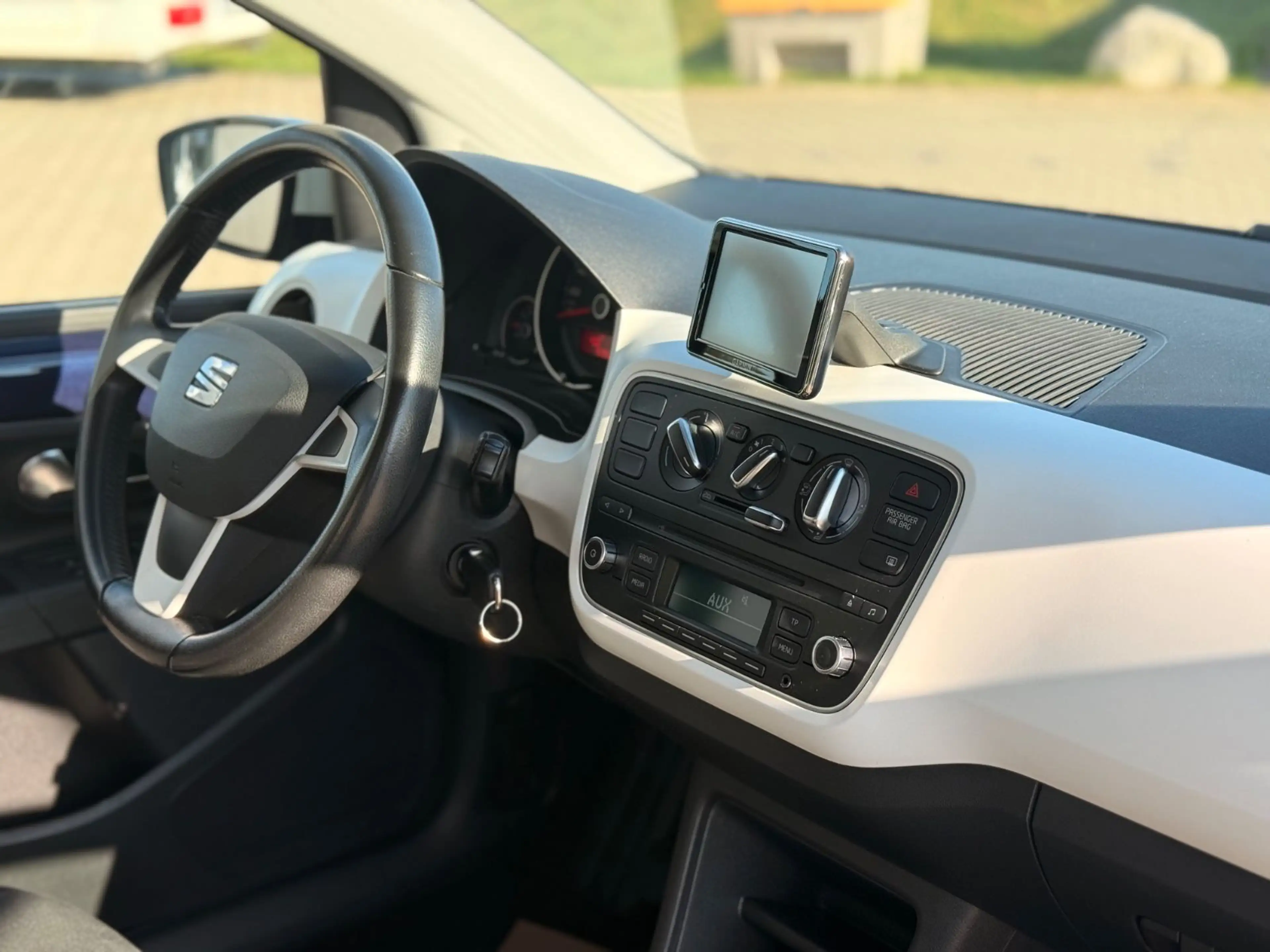 SEAT Mii Chic 1,0/2.Hd/Navi/Alcantara/Klima/PDC/ — photo 10