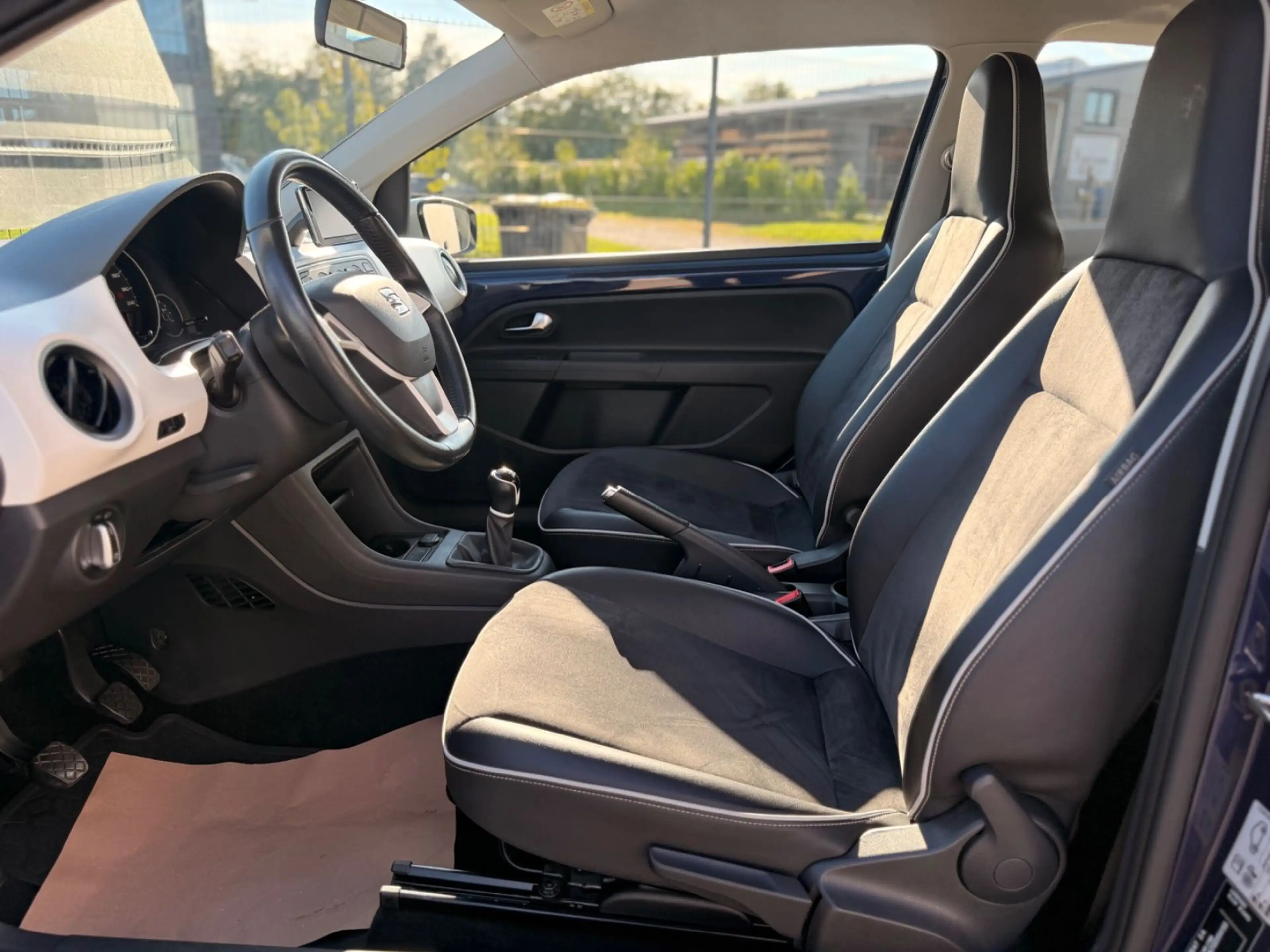 SEAT Mii Chic 1,0/2.Hd/Navi/Alcantara/Klima/PDC/ — photo 12