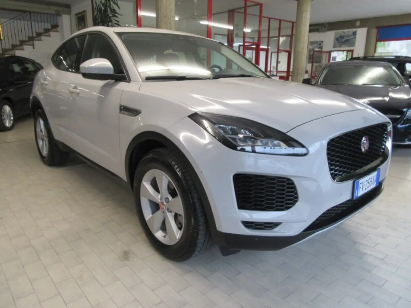 Jaguar E-Pace 2.0D 150 CV AWD aut. Beige - 2