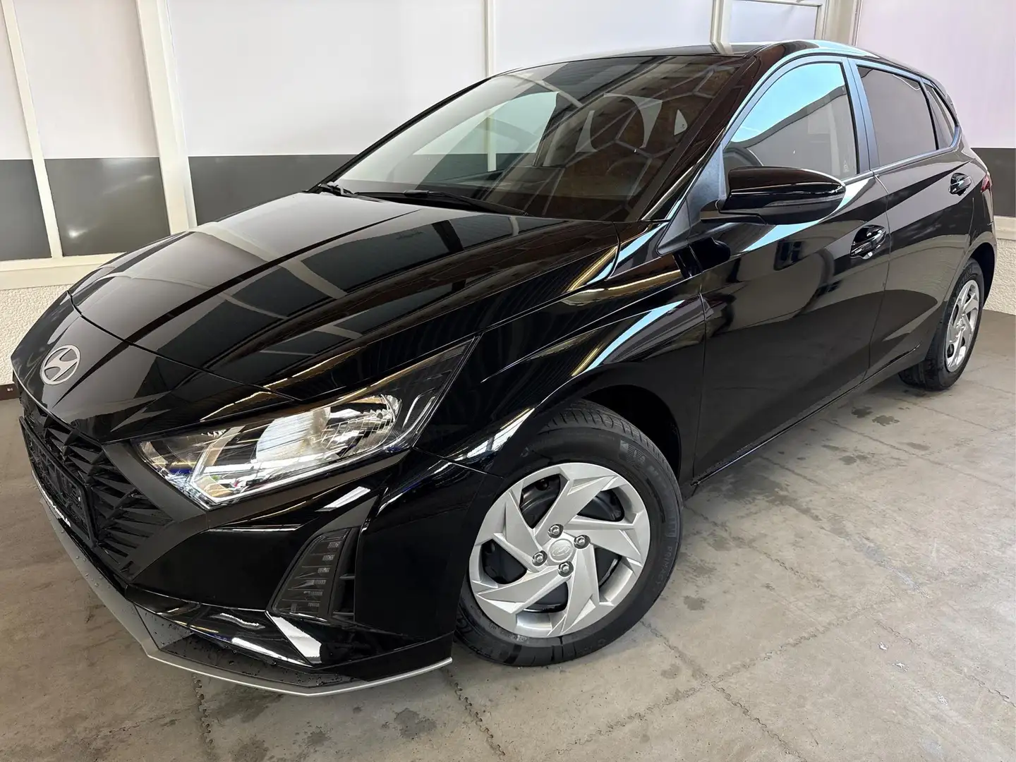 Hyundai i20 COMFORT FL NAVI RFK TEMPOMAT 1.2 MPI 57,9kW/79P... Negro - 1