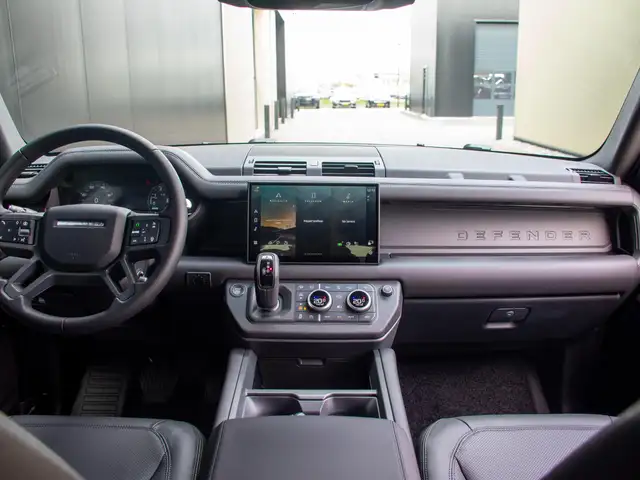 Land Rover Defender view 13