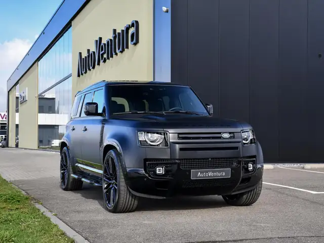 Land Rover Defender view 3