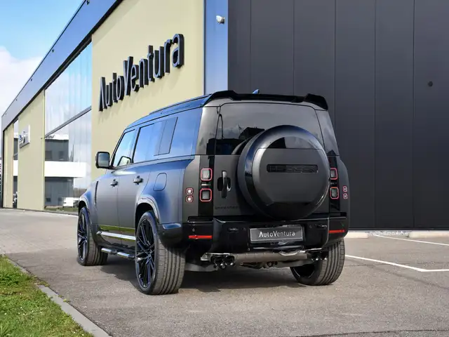 Land Rover Defender view 4