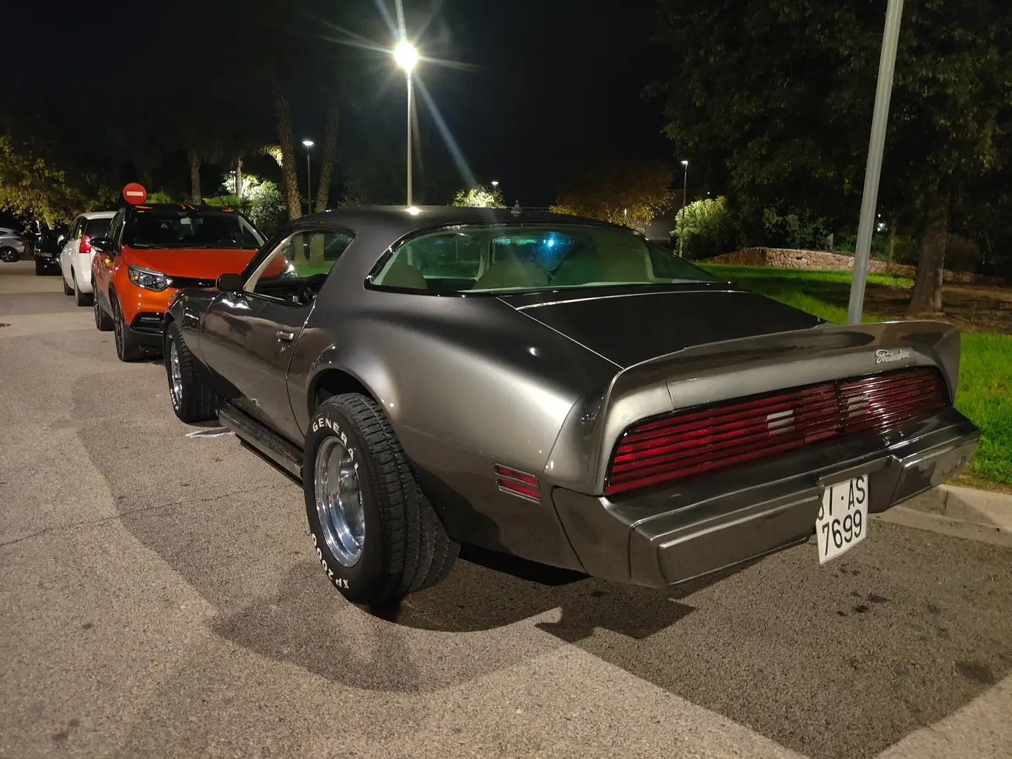 Pontiac Firebird Firebird Coupé Plateado - 2
