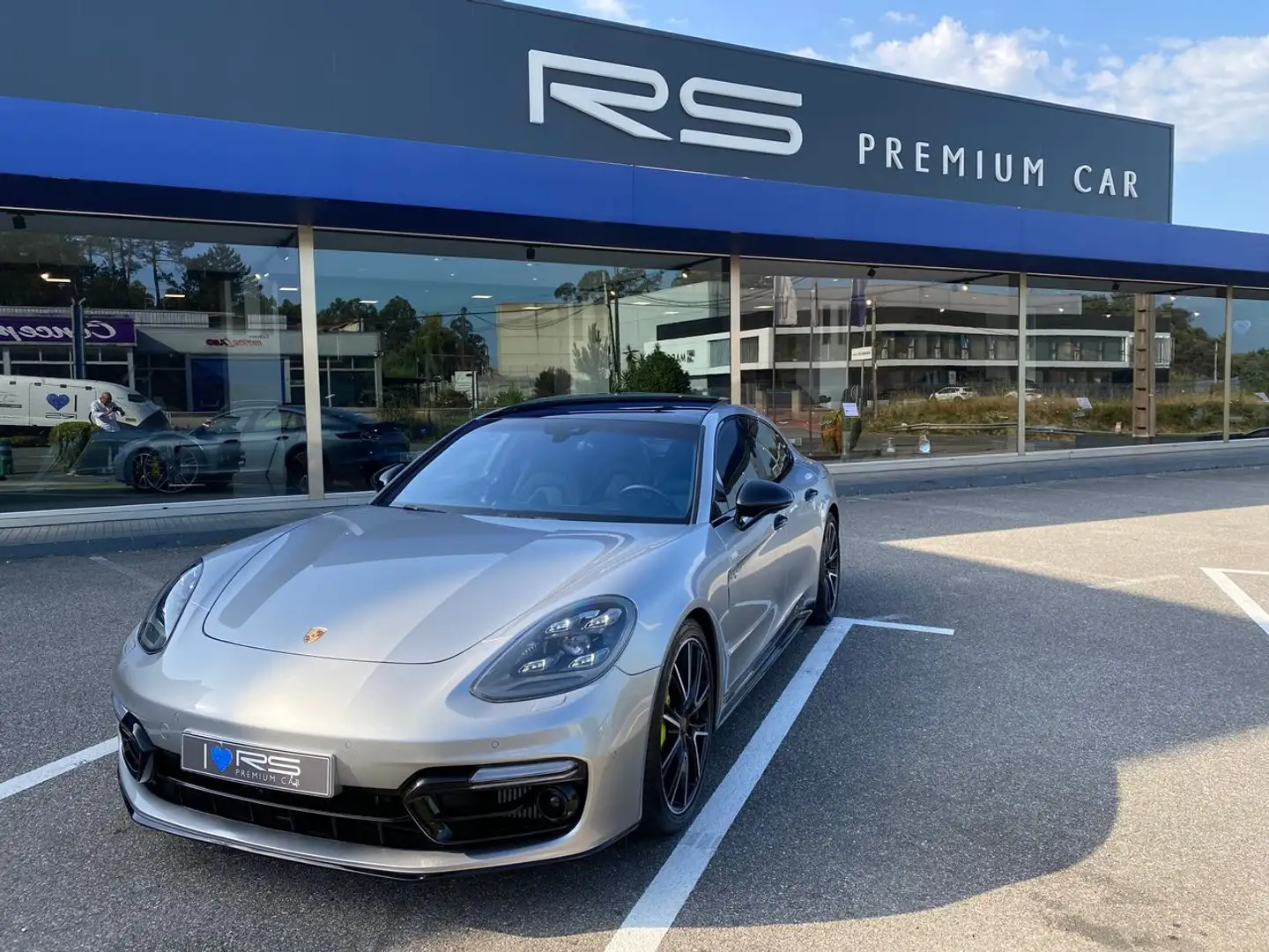 Porsche Panamera 4 e-Hybrid Gris - 1