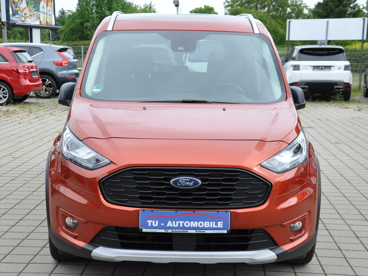 Ford Grand Tourneo Connect Active Aut. PANO-NAVI-AHK-XENON-KAM-1.HAND Orange - 2