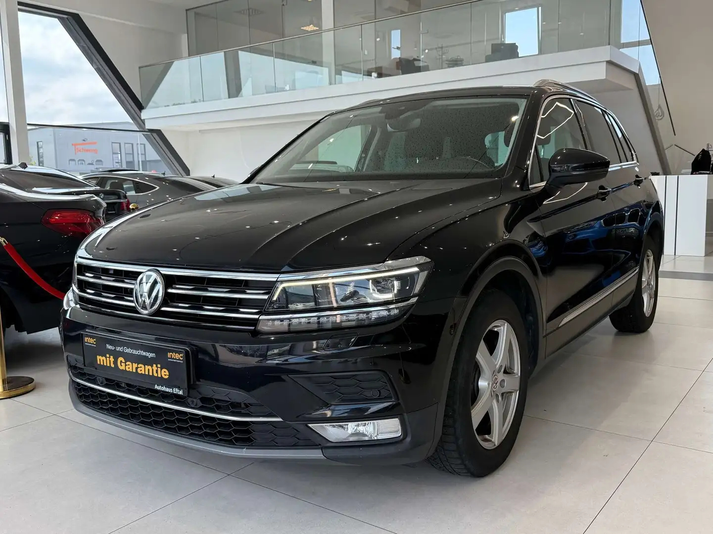 Volkswagen Tiguan 2,0 TDI Highline DSG*XENON*NAV*KLIMA*SITZHZ*KREDIT Schwarz - 2