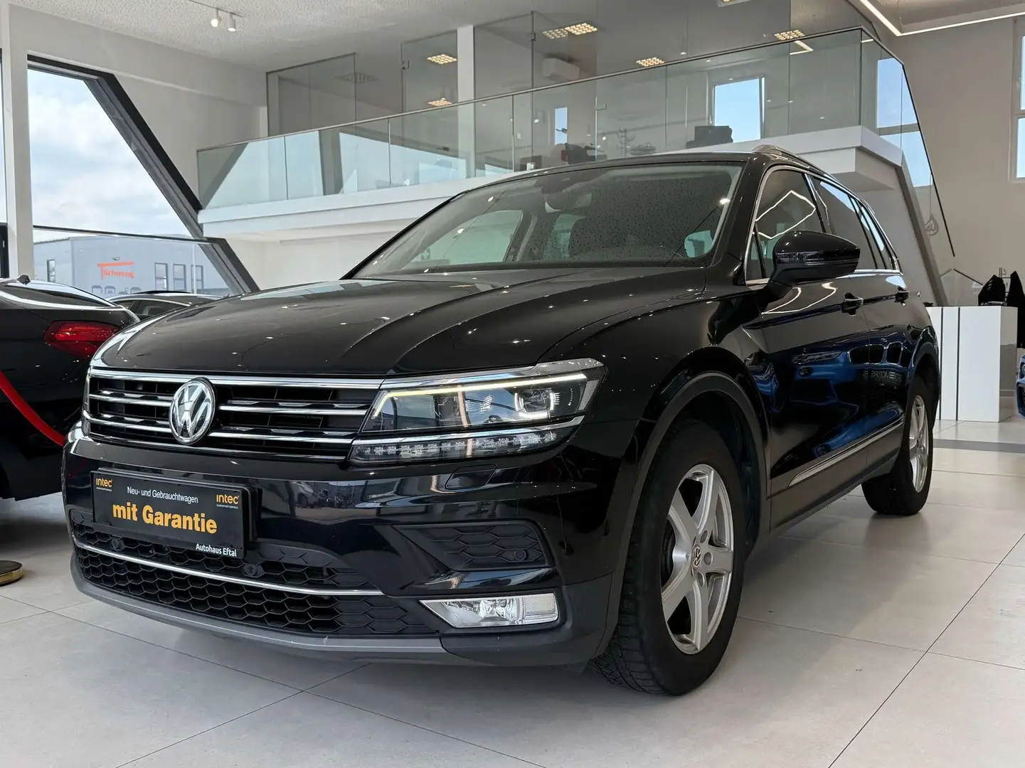 Volkswagen Tiguan 2,0 TDI Highline DSG*XENON*NAV*KLIMA*SITZHZ*KREDIT Schwarz - 1