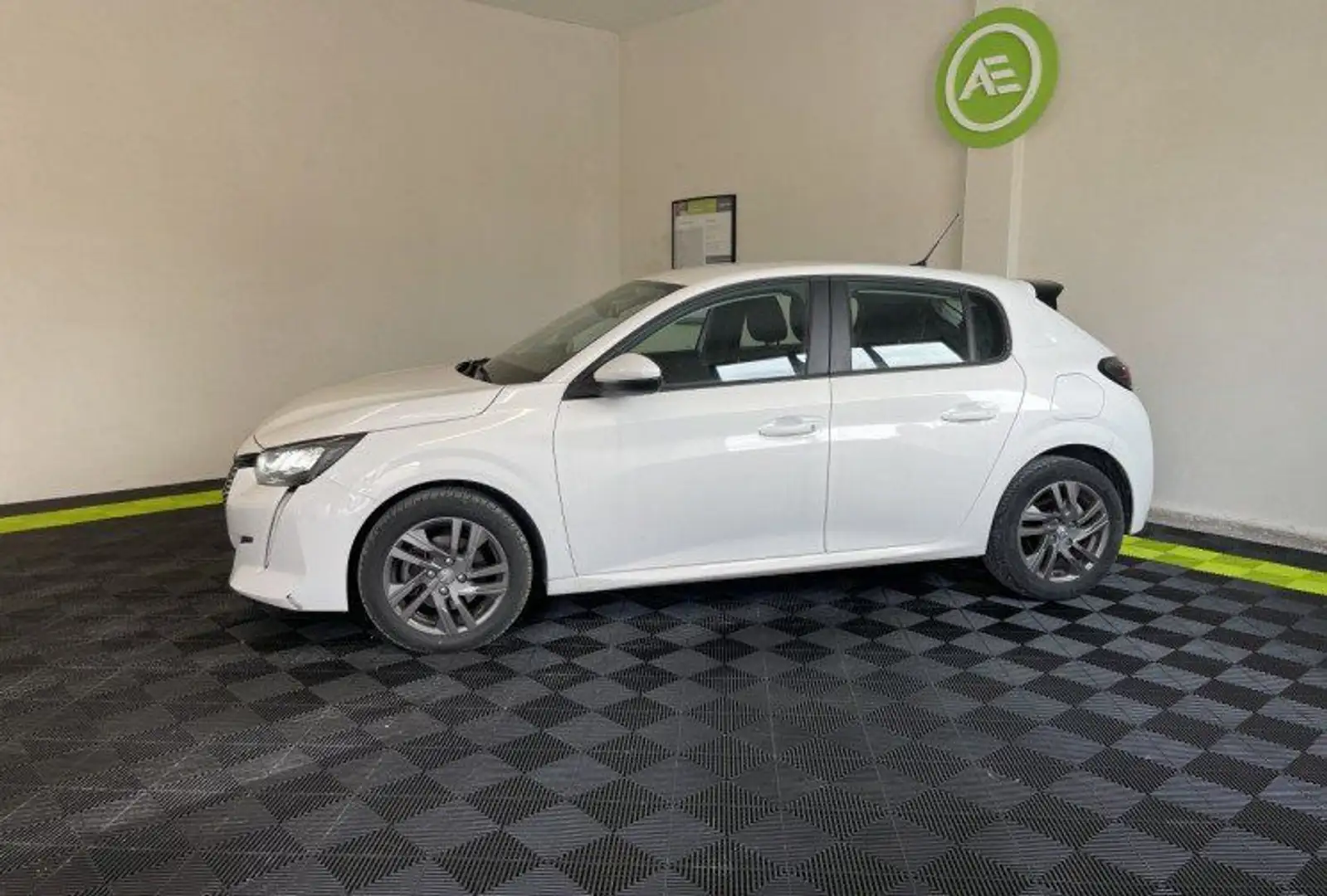 Peugeot 208 S&amp;S Active Pack EAT8 II 1.2 PureTech 100ch //  Wit - 2