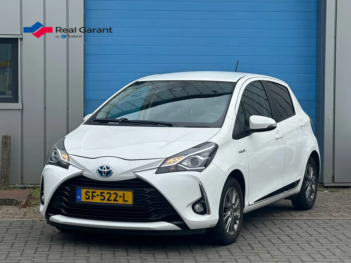 Toyota Yaris 1.5 Hybrid Design Red AUT CAMERA PDC EERSTE EIG Wit - 2