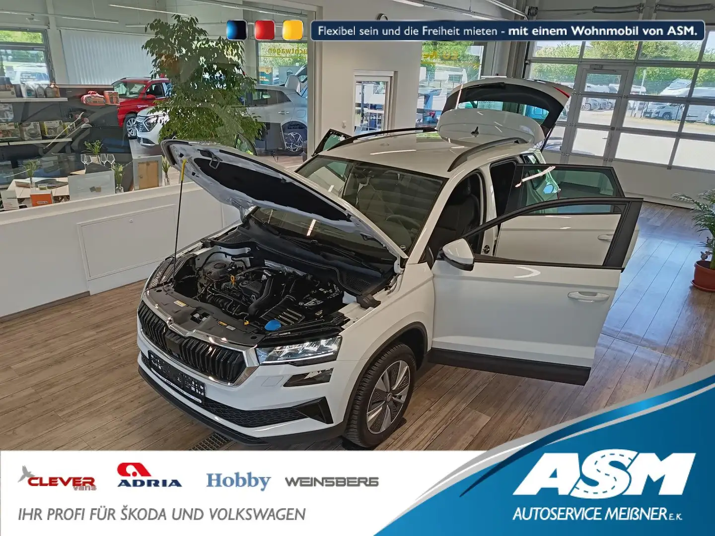 Skoda Karoq Style 1,5TSI DSG*AHK-VORBER*NAVI*LED*R-KAM Wit - 1
