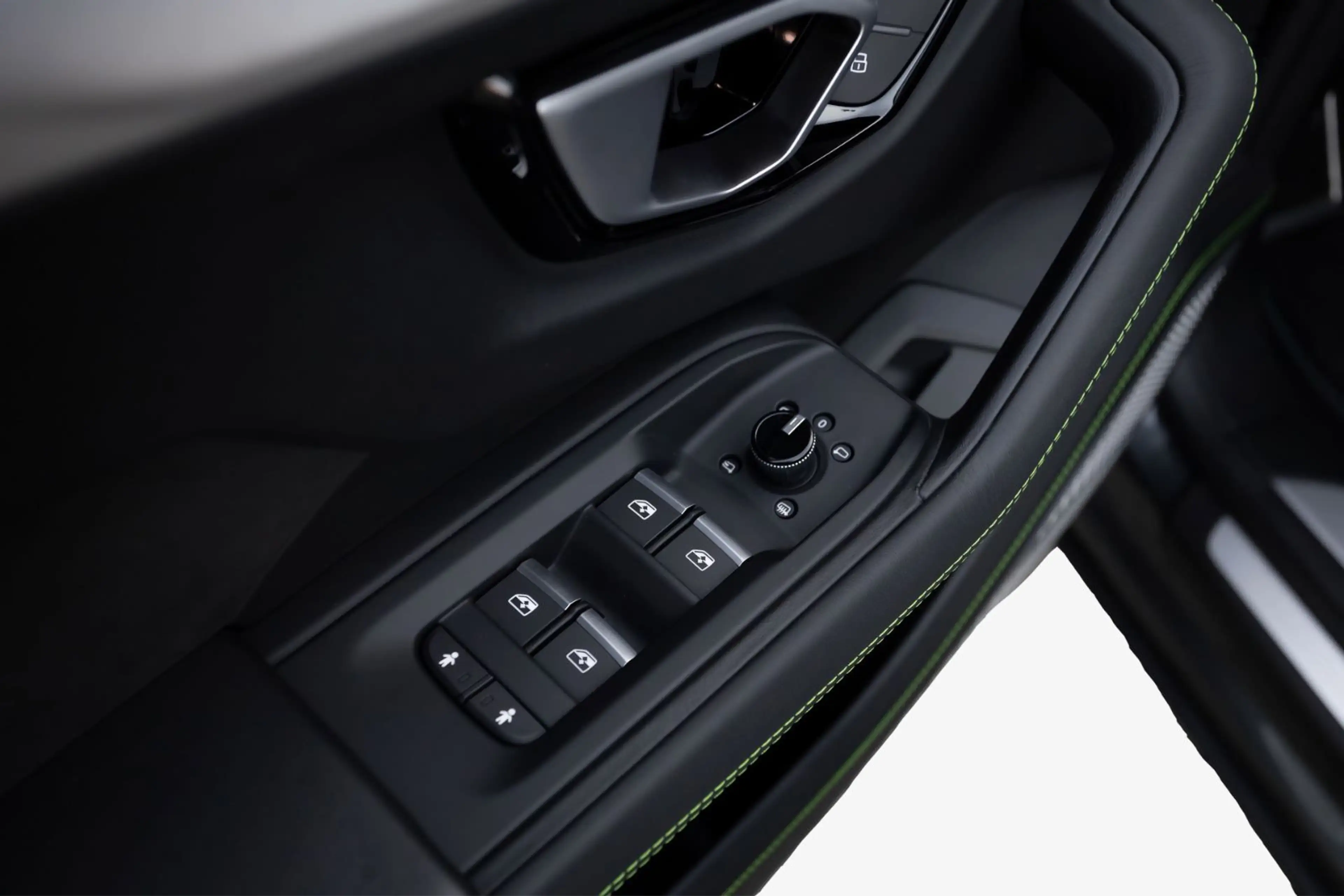 Lamborghini Urus °B&O°PANO°360°HUD°MASS°LUFT° — photo 12