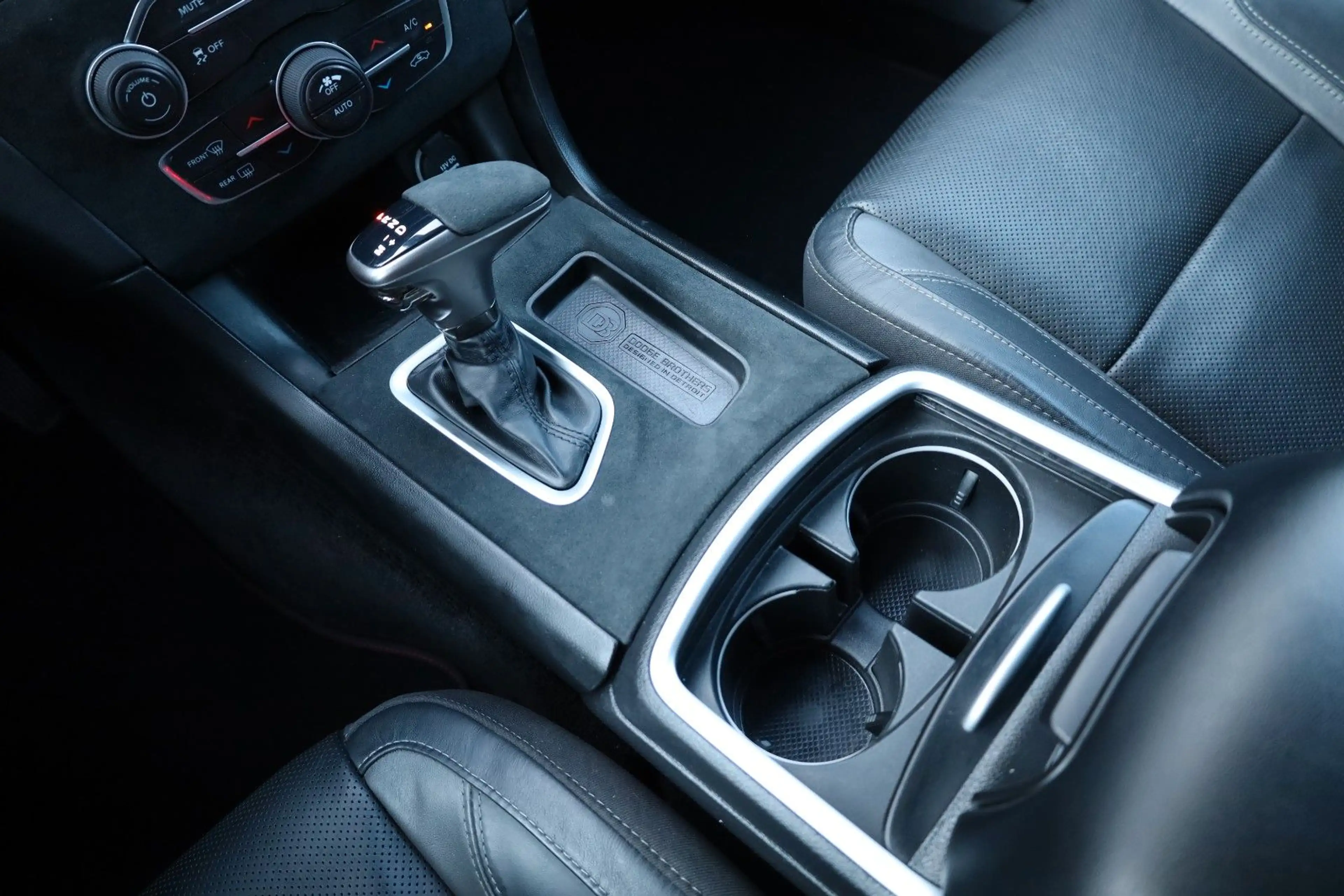 Dodge Charger 3.6 SXT/SHZ/SBL/LHZ/WIFI/ALPINE/RFK/R20 — photo 14