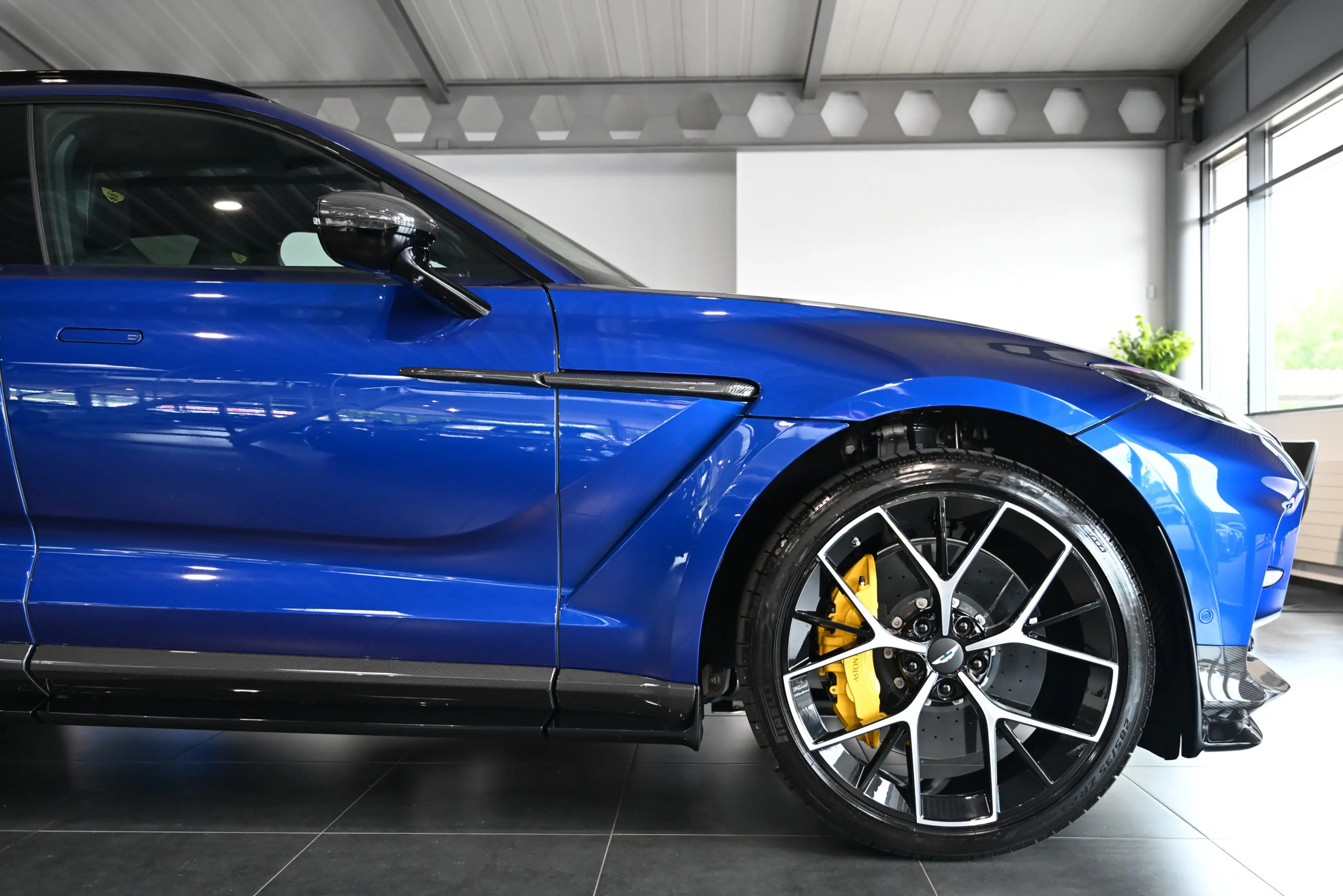 Aston Martin DBX 707 Q-Ion-Blue UPE:338.300€ Voll Carbon B&W — photo 14
